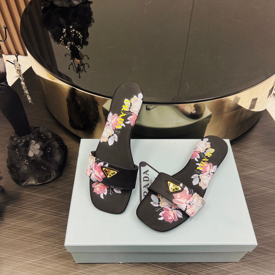 Luxury PradaPRINTED SLIDES SLIPPERS BLACK SATIN