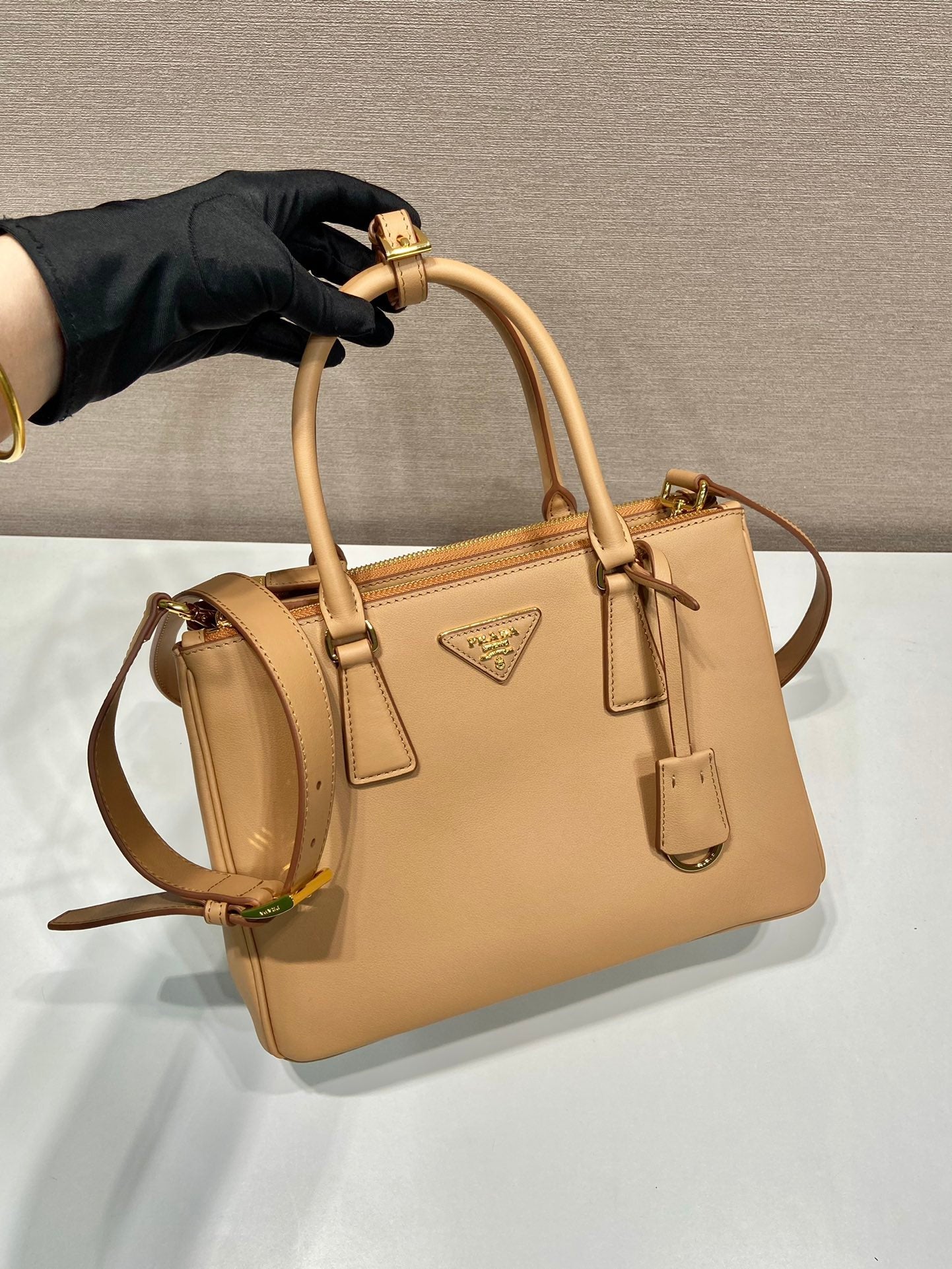 Luxury PradaMEDIUM GALLERIA BAG 28 IN CIDER BROWN SMOOTH CALFSKIN GOLD HARDWARE