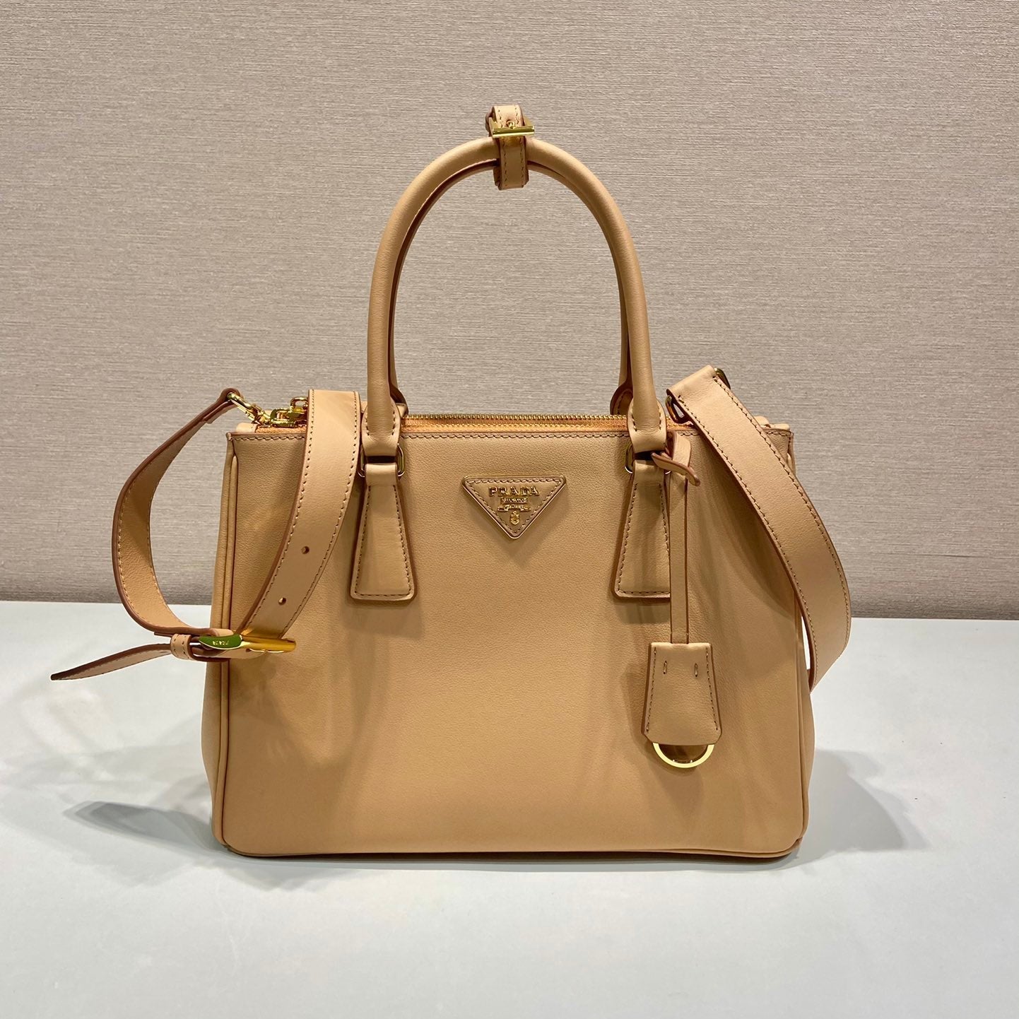 Luxury PradaMEDIUM GALLERIA BAG 28 IN CIDER BROWN SMOOTH CALFSKIN GOLD HARDWARE