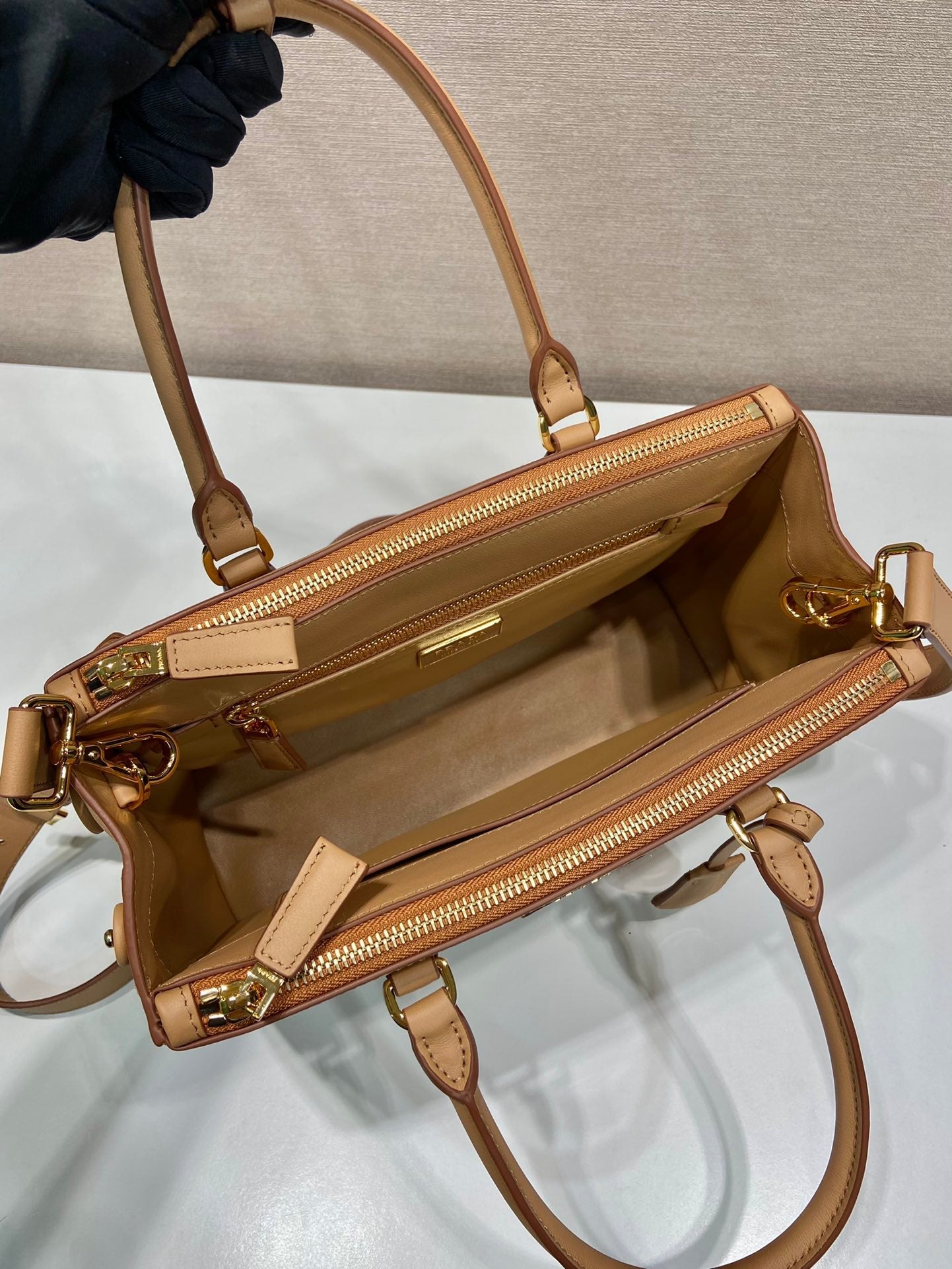 Luxury PradaMEDIUM GALLERIA BAG 28 IN CIDER BROWN SMOOTH CALFSKIN GOLD HARDWARE