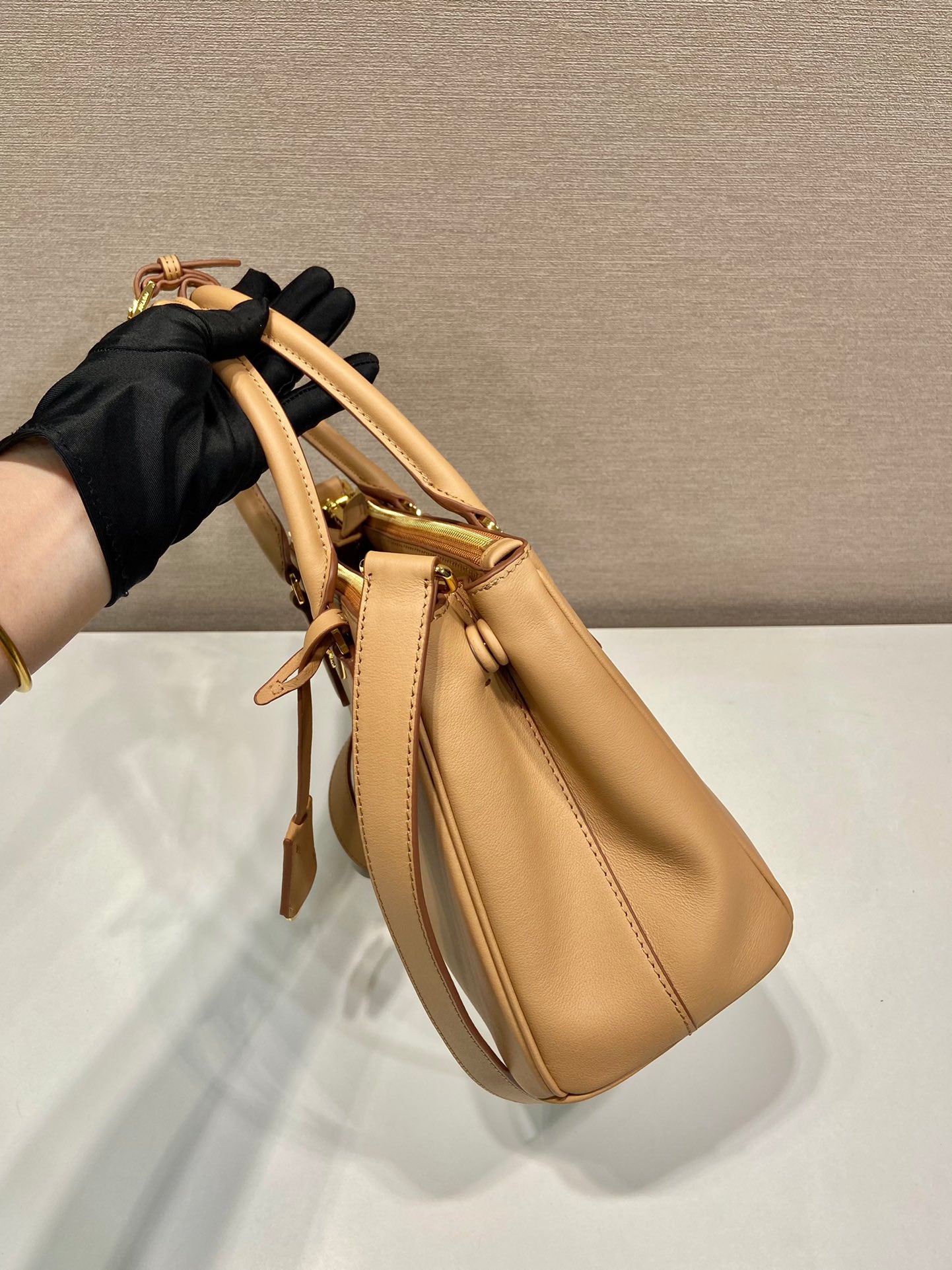 Luxury PradaMEDIUM GALLERIA BAG 28 IN CIDER BROWN SMOOTH CALFSKIN GOLD HARDWARE