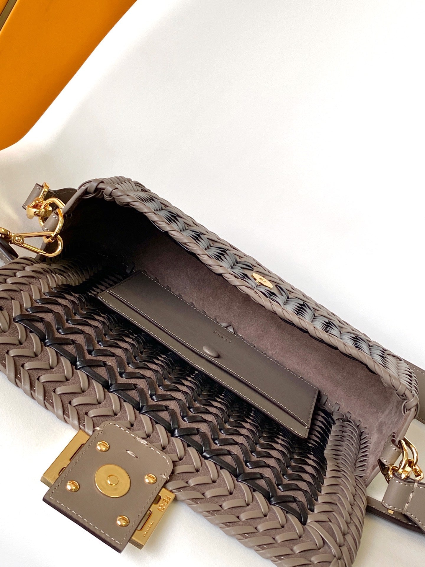 Luxury FendiFend Baguette 27 Bag Black Brown Sand interlaced leather Ghw