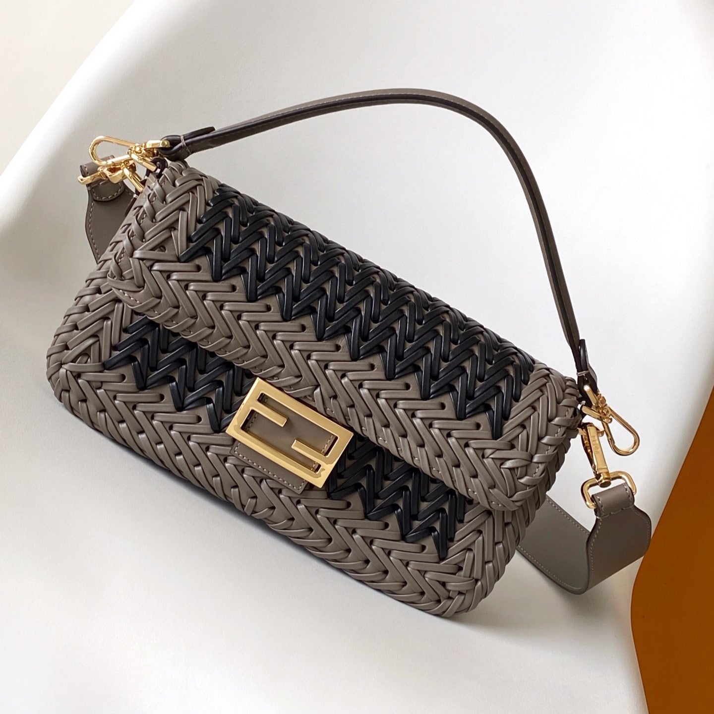 Luxury FendiFend Baguette 27 Bag Black Brown Sand interlaced leather Ghw