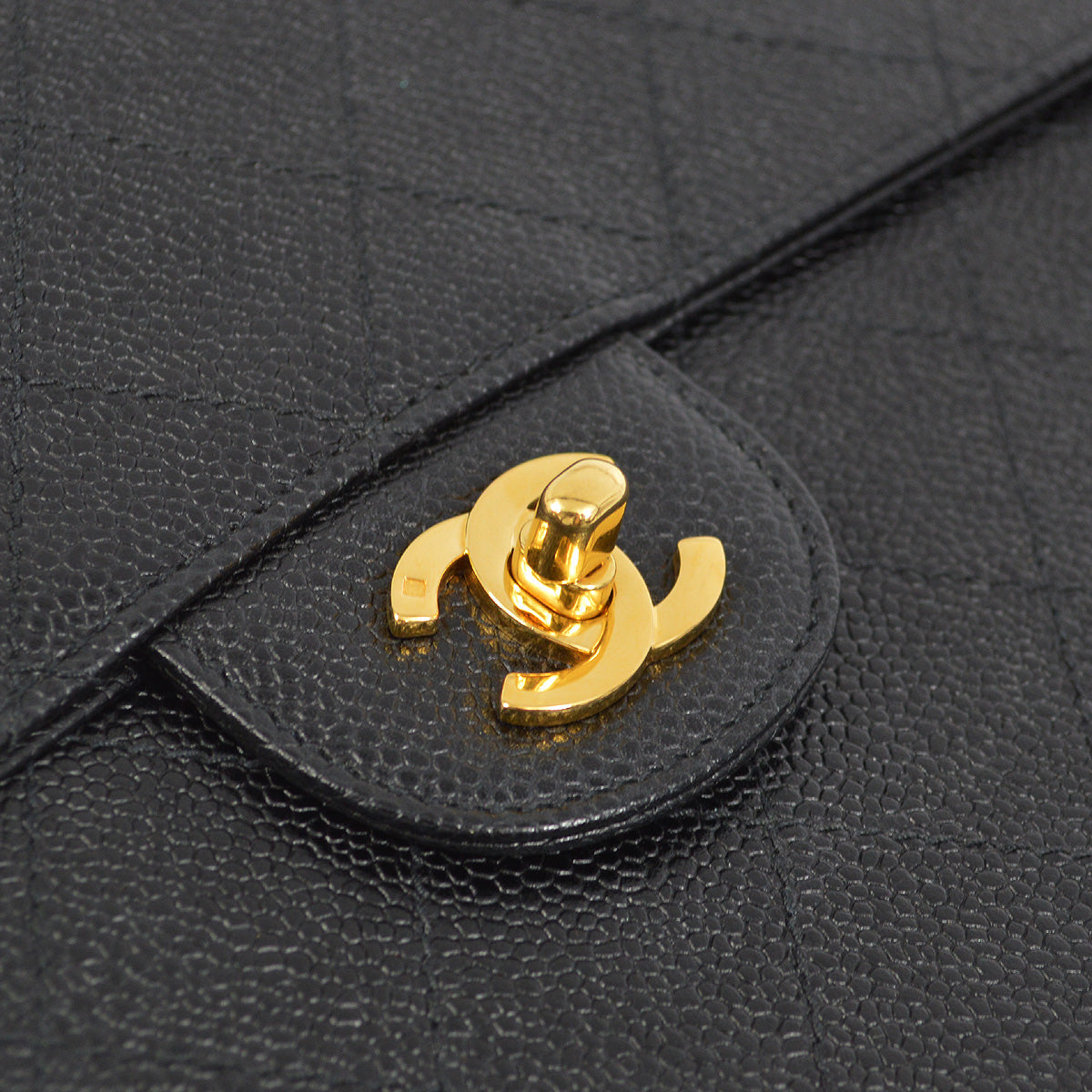 Luxury Chanel 1997-1999 Black Caviar Jumbo Classic Flap Shoulder Bag