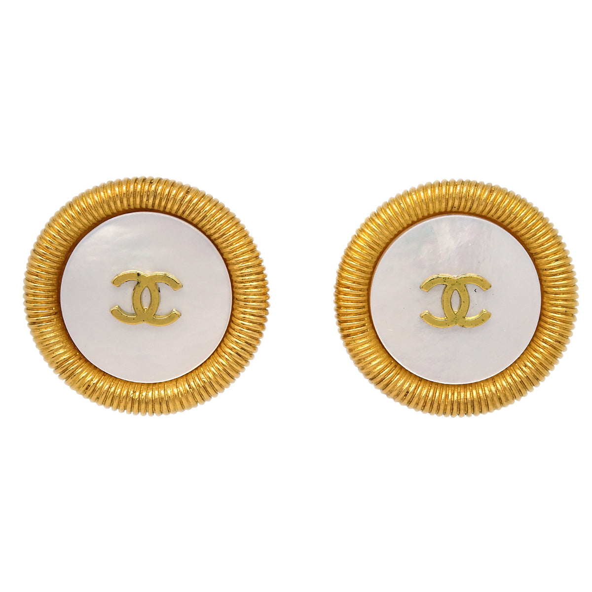 Luxury Chanel Button Shell Earrings Clip-On White 95P