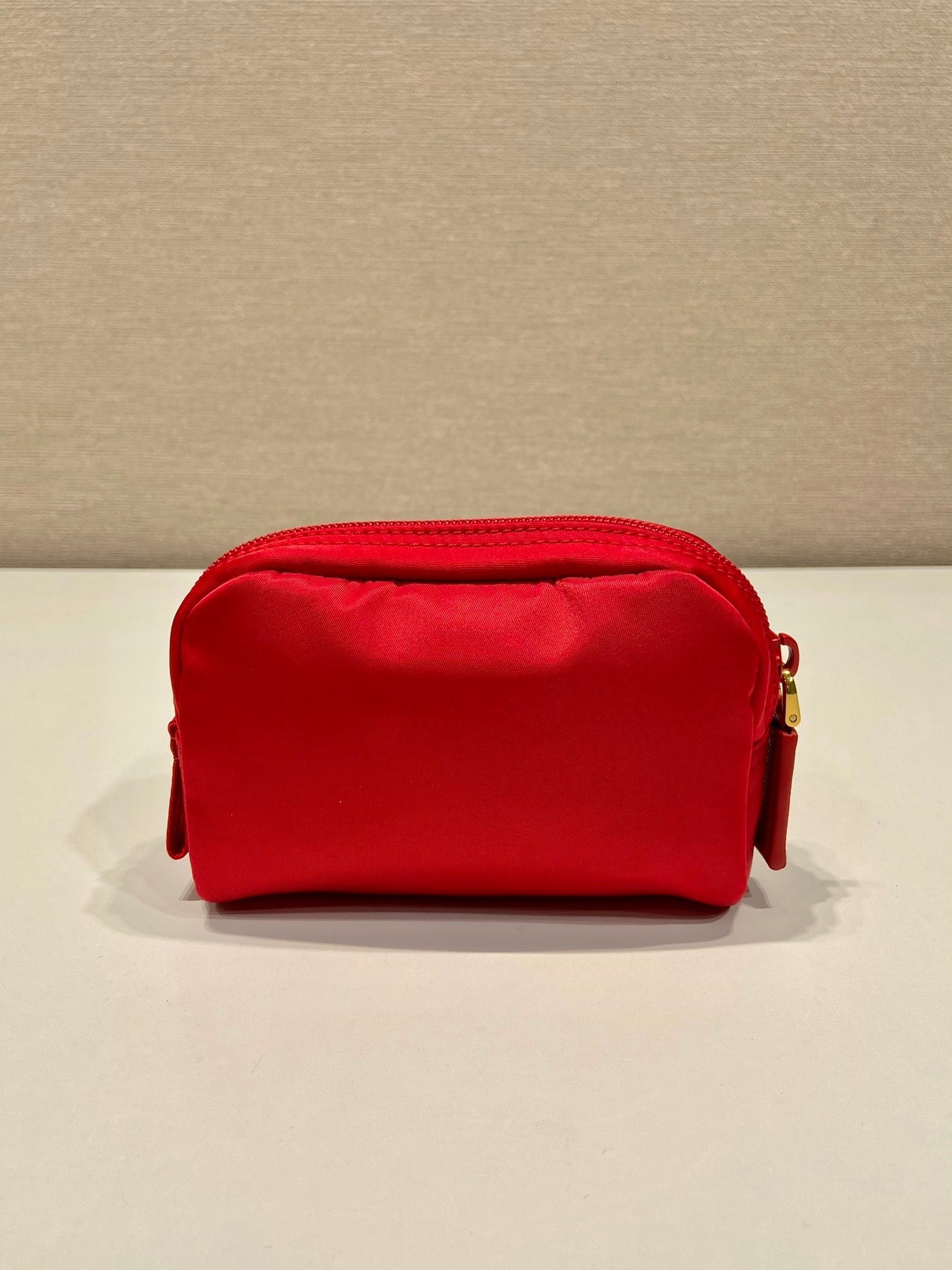 Luxury PradaCLUTCH 12 IN PASSION RED RE-NYLON