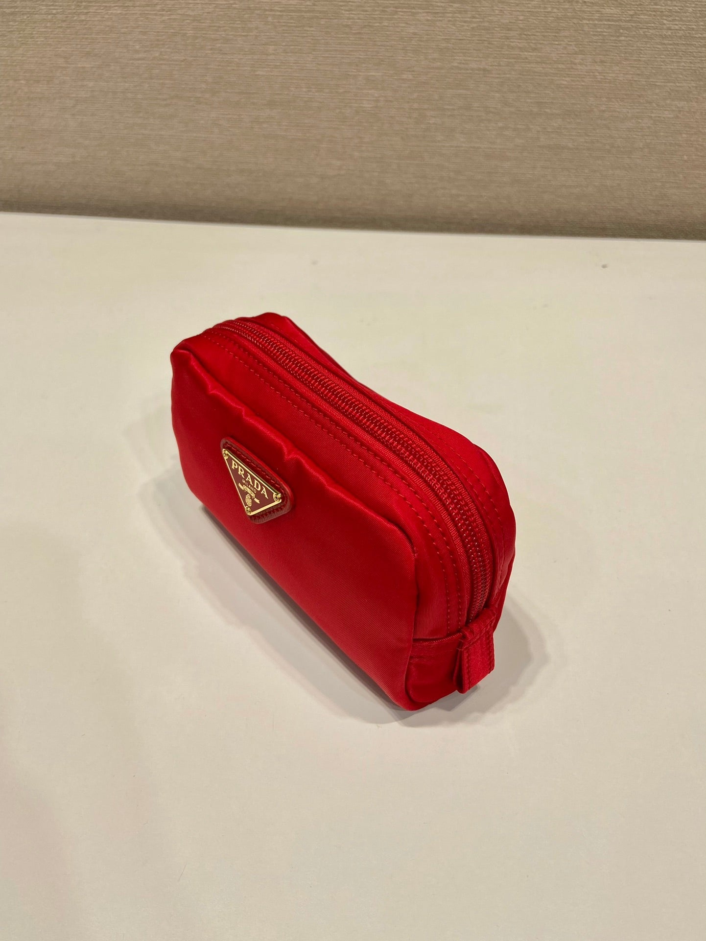 Luxury PradaCLUTCH 12 IN PASSION RED RE-NYLON