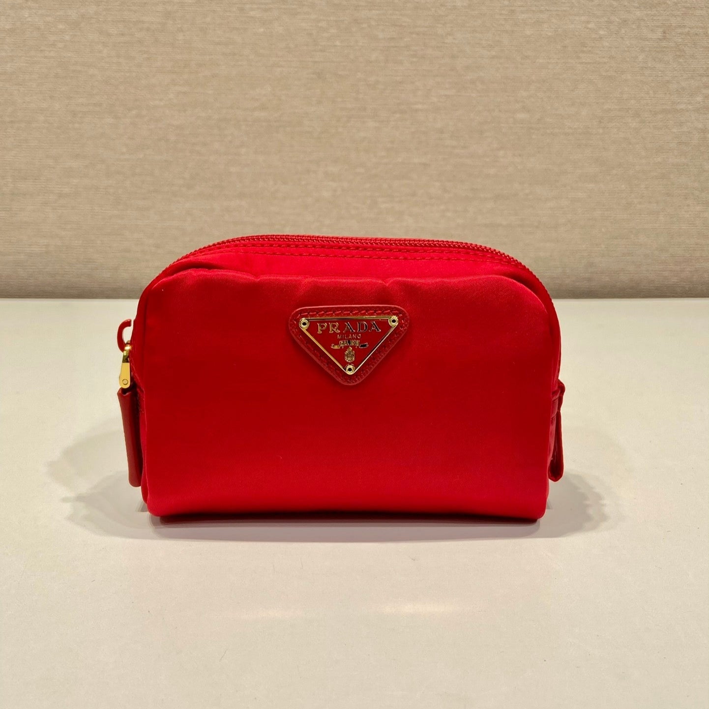 Luxury PradaCLUTCH 12 IN PASSION RED RE-NYLON