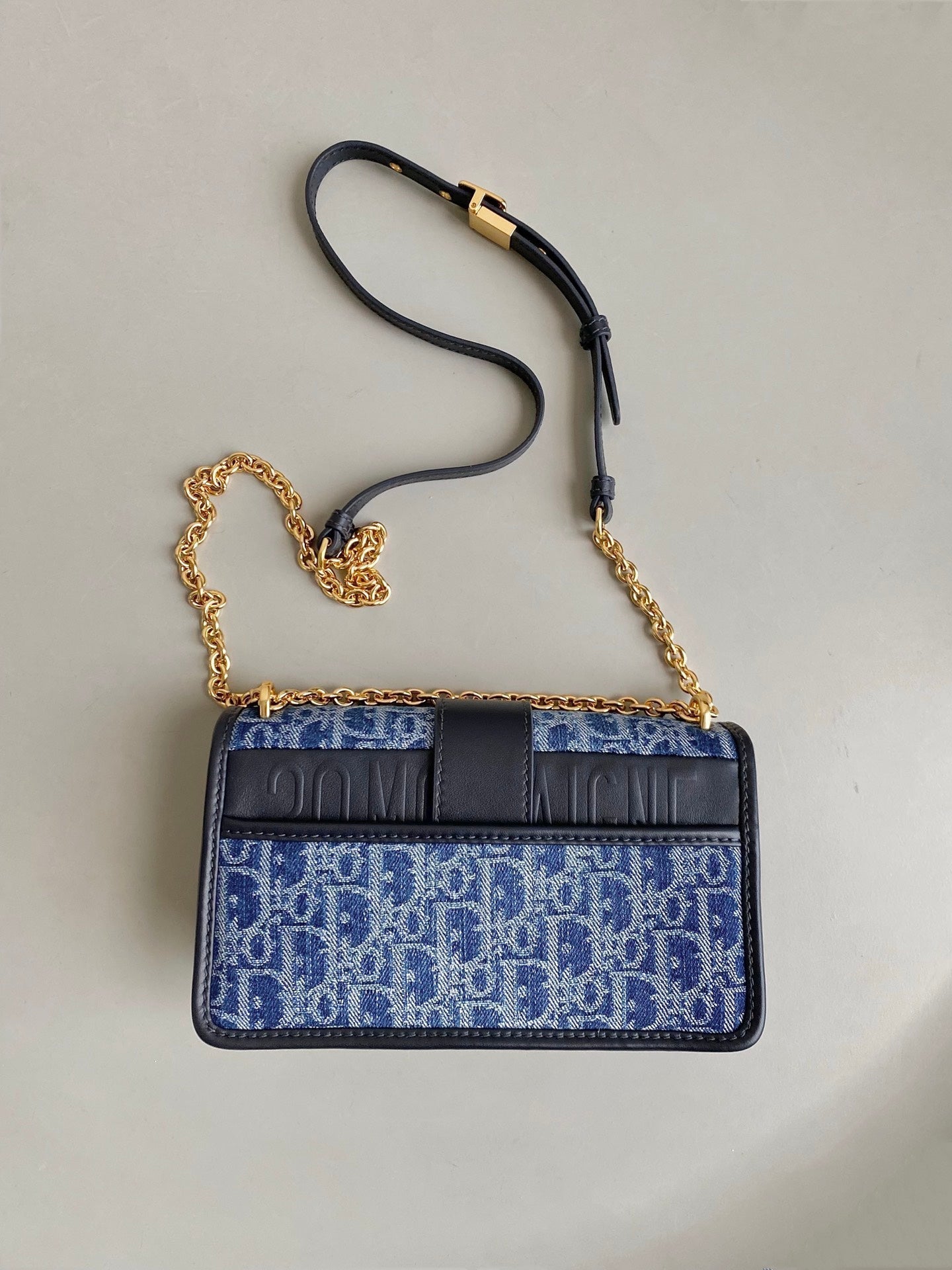Luxury Dior21 MONGTAIGNE EAST-WET WITH CHAIN BLUE DENIM OBLIQUE JACQUARD