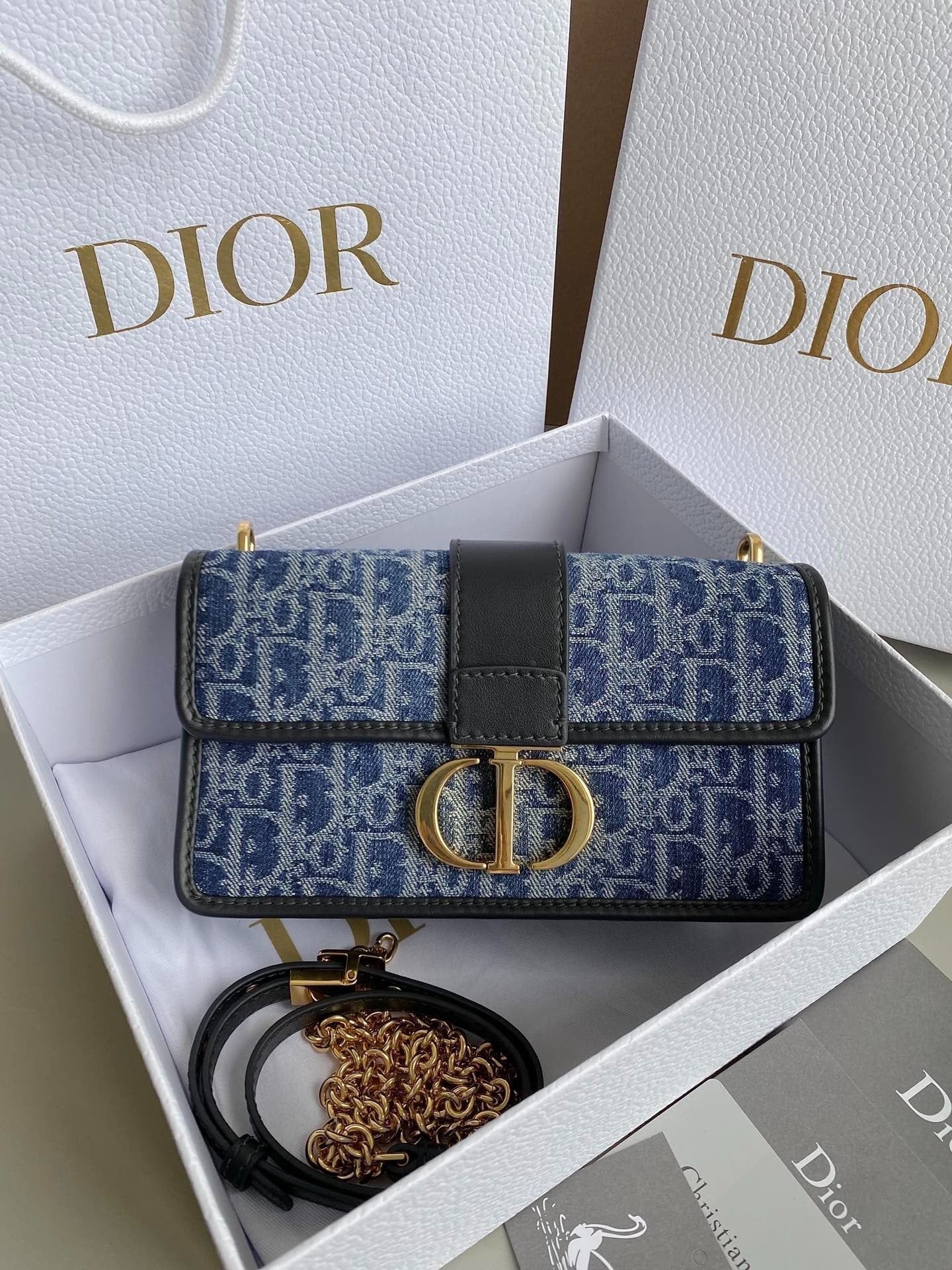 Luxury Dior21 MONGTAIGNE EAST-WET WITH CHAIN BLUE DENIM OBLIQUE JACQUARD