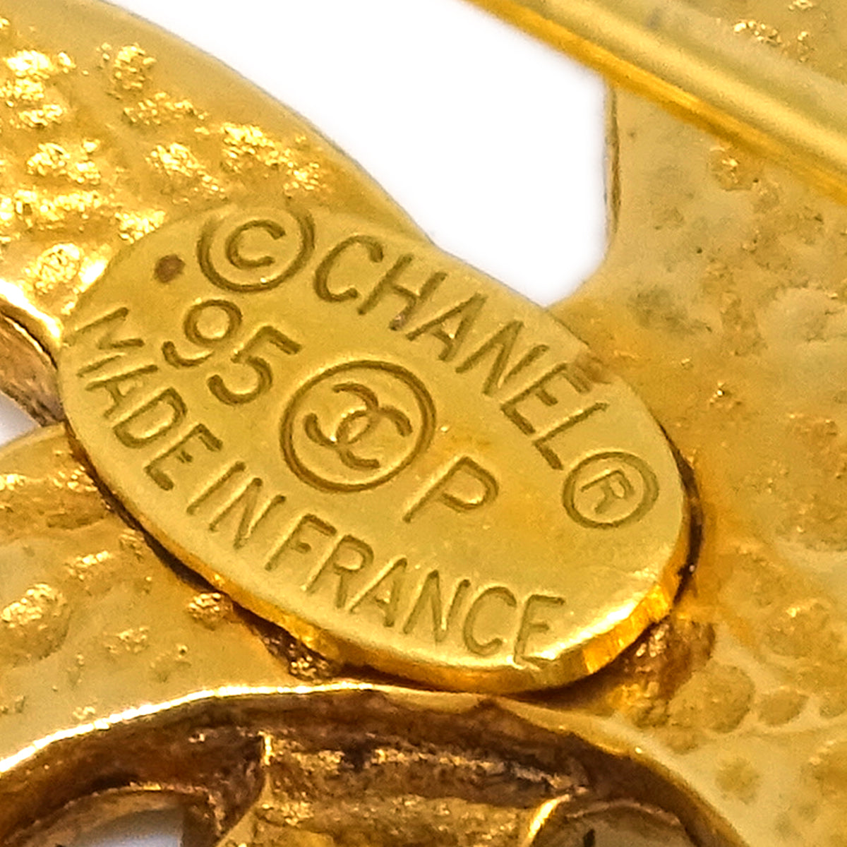 Luxury Chanel Heart Brooch Pin Gold 95P