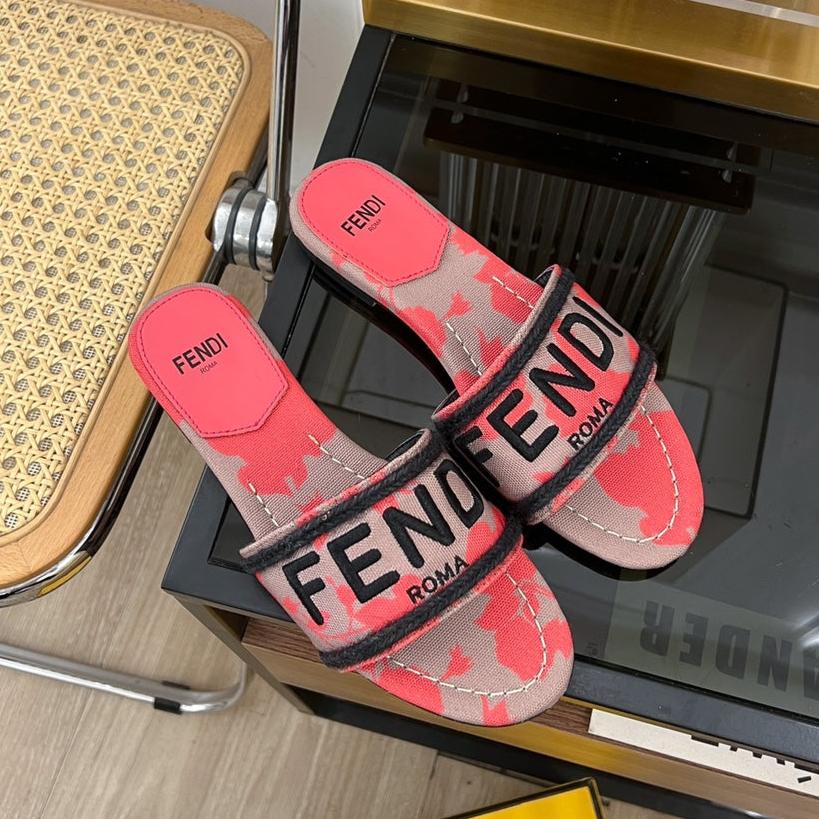 Luxury FendiLuxury FendiFLORAL SLIDES IN CHERRY RED MIX TAN BEIGE FABRIC