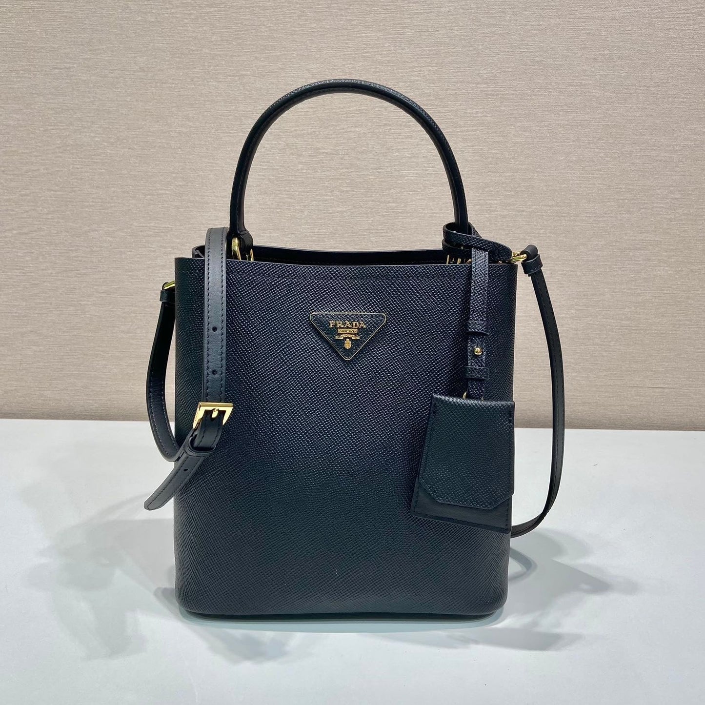 Luxury PradaBUCKET BAG 23 IN BLACK SAFFIANO LEATHER