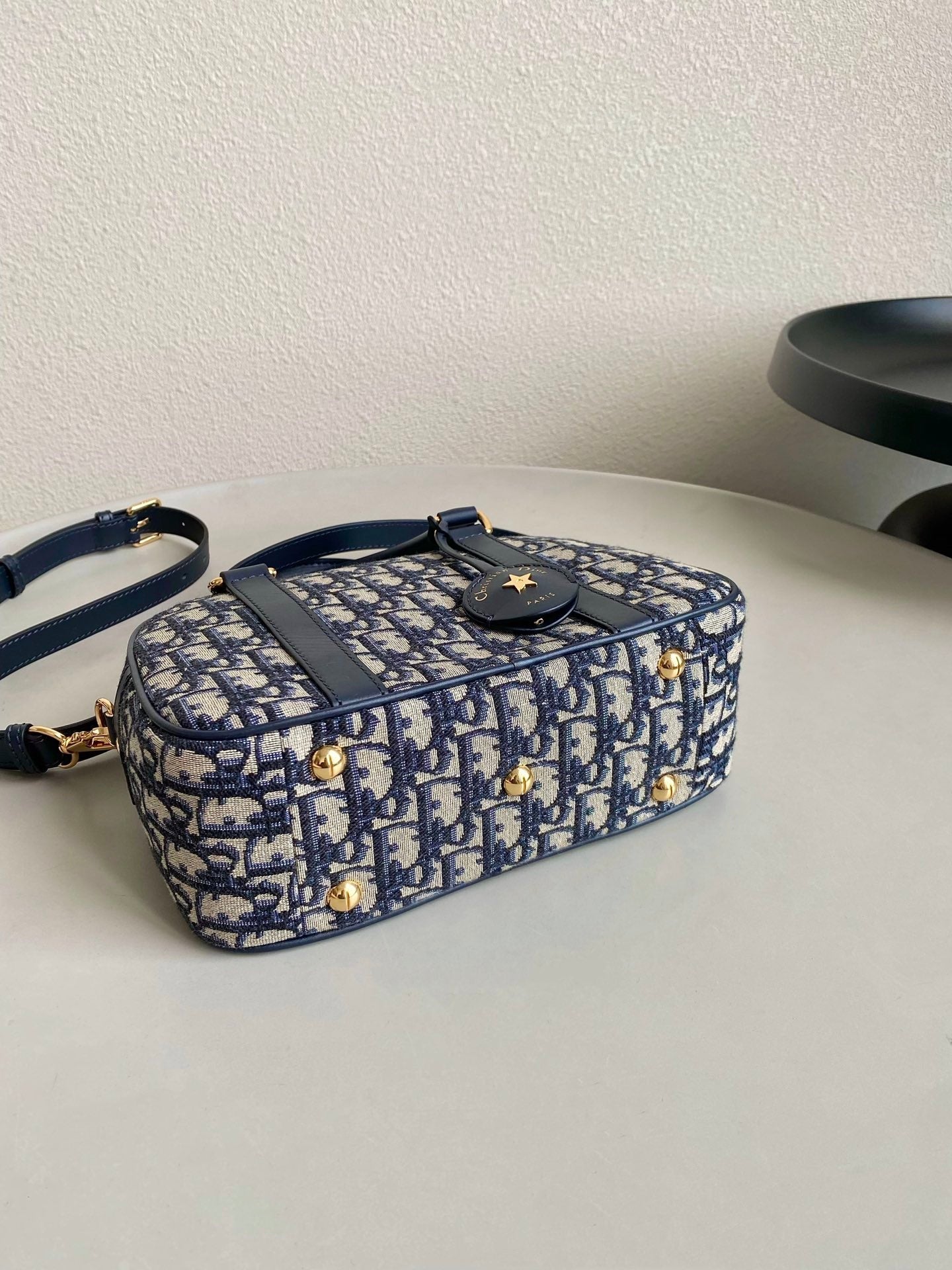 Luxury DiorMEDIUM D-VIBE BOWLING BAG 25 BLUE JACQUARD