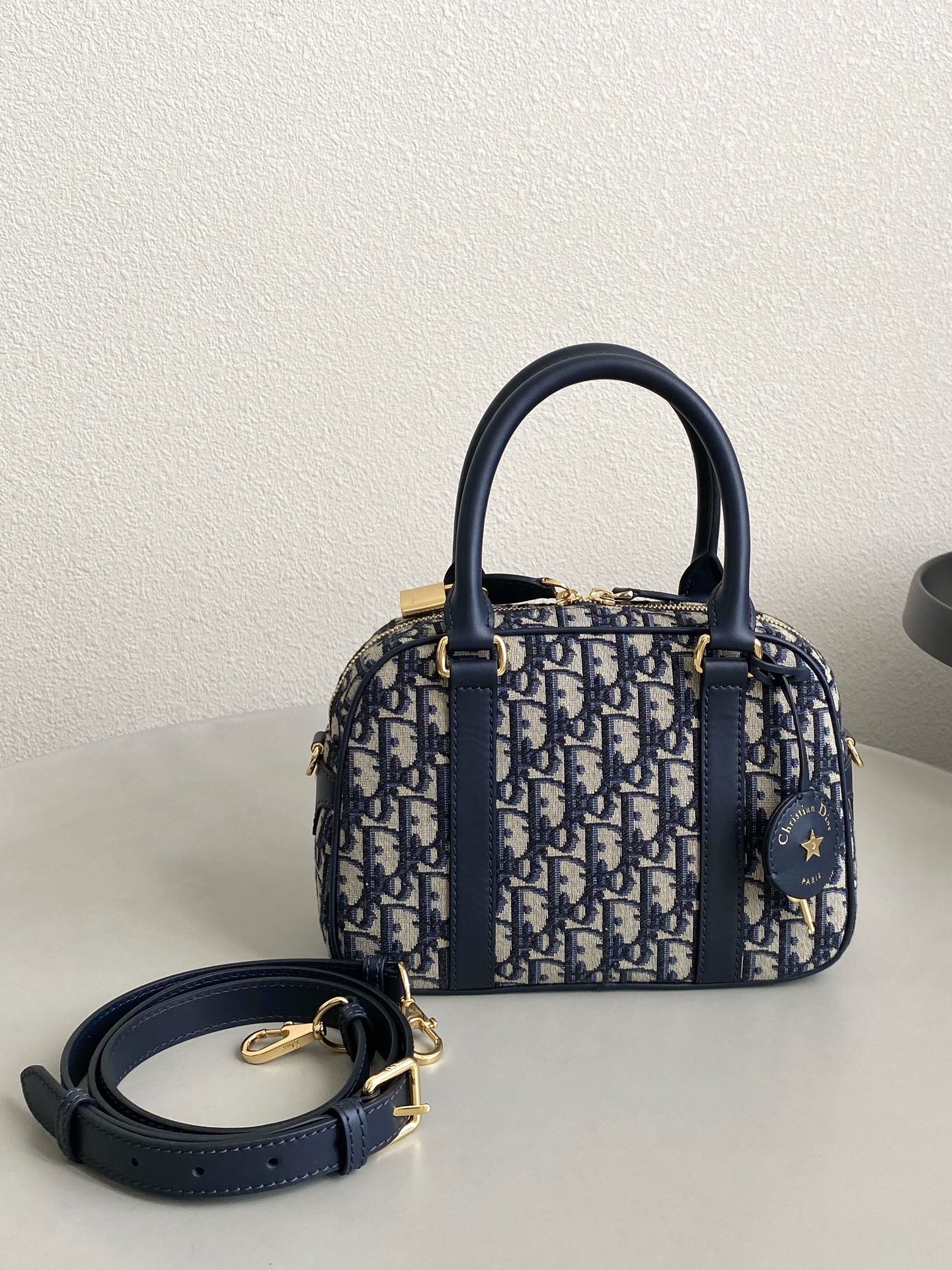 Luxury DiorMEDIUM D-VIBE BOWLING BAG 25 BLUE JACQUARD