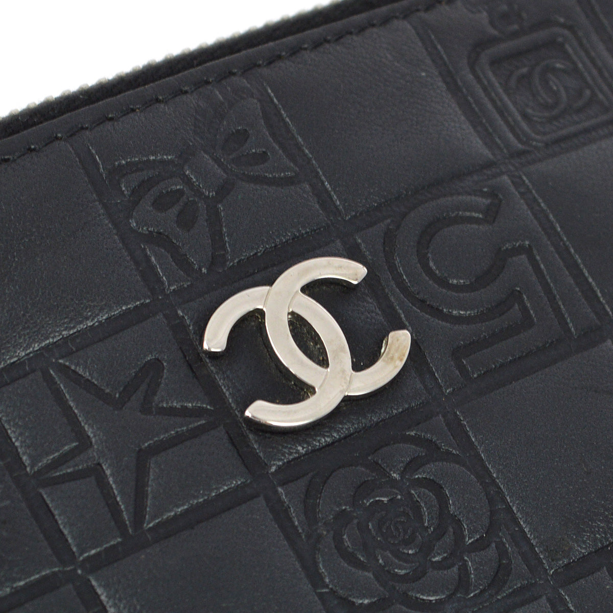 Luxury Chanel 2004-2005 Black Lambskin Icon Chain Handbag