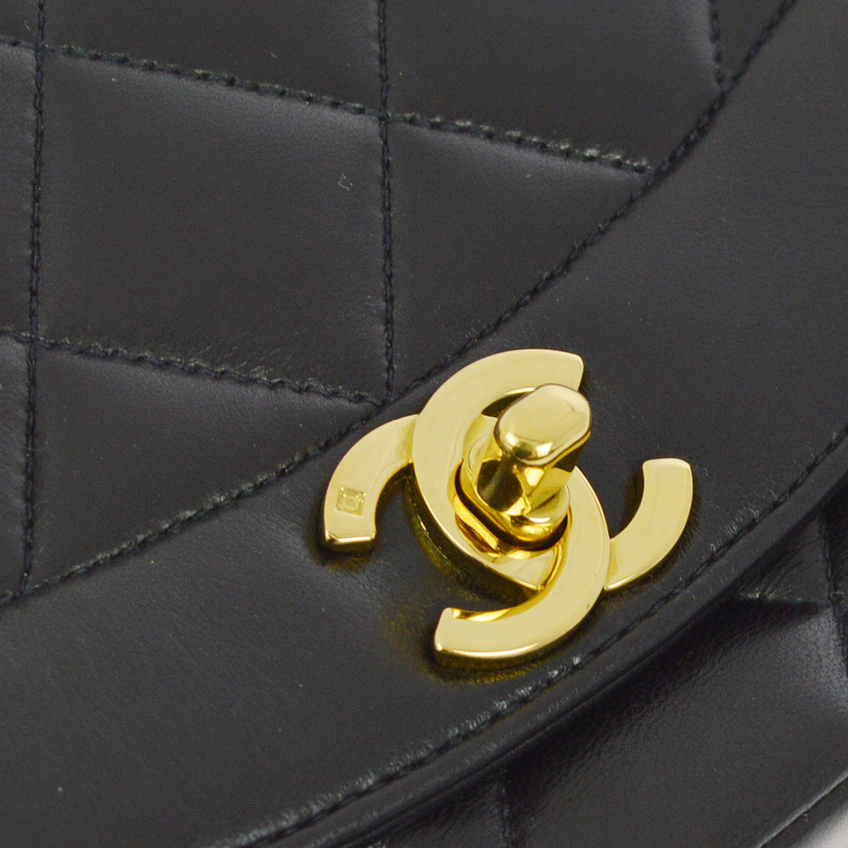 Luxury Chanel 1994-1996 Black Lambskin Small Diana Shoulder Bag