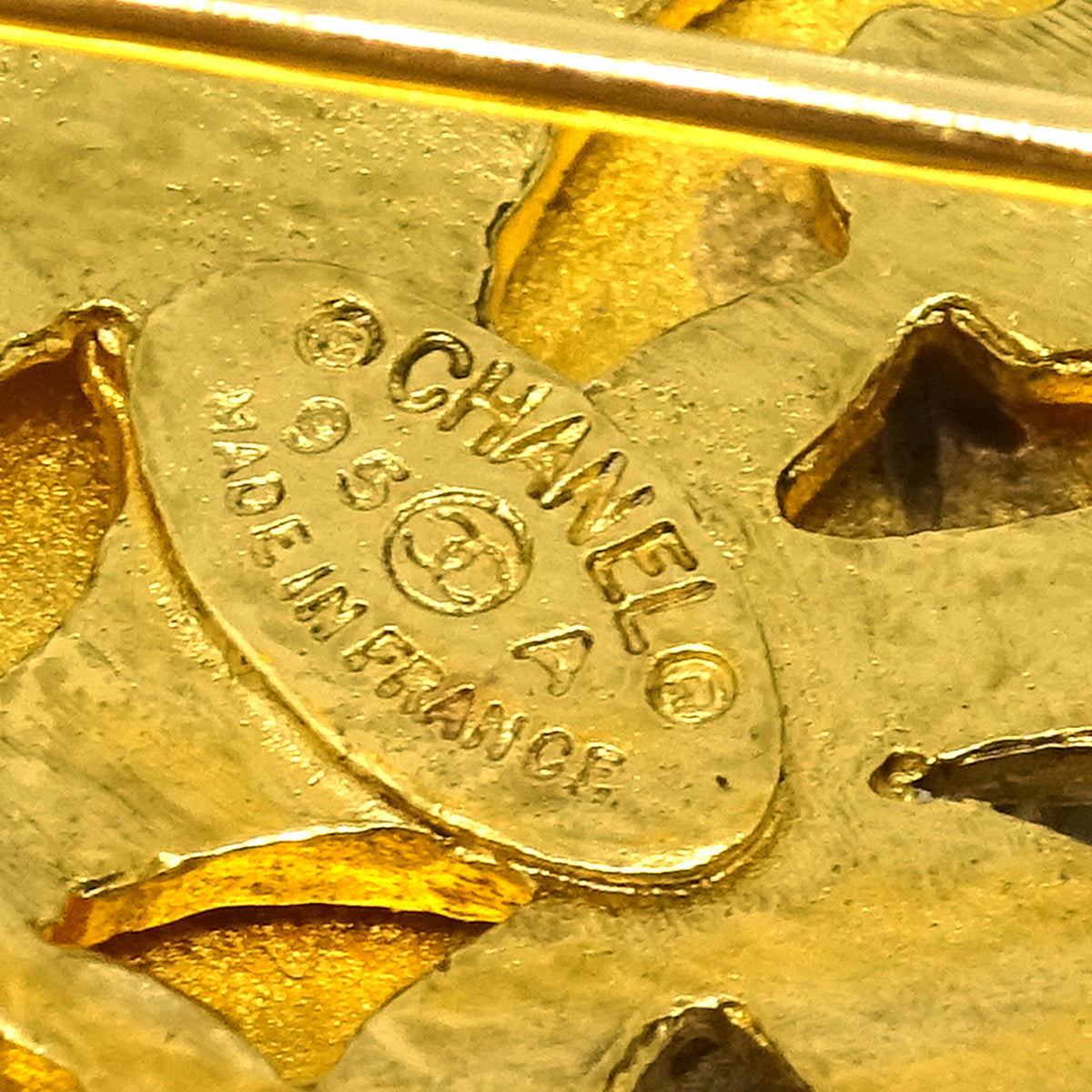 Luxury Chanel Medallion Brooch Pin Gold 95A