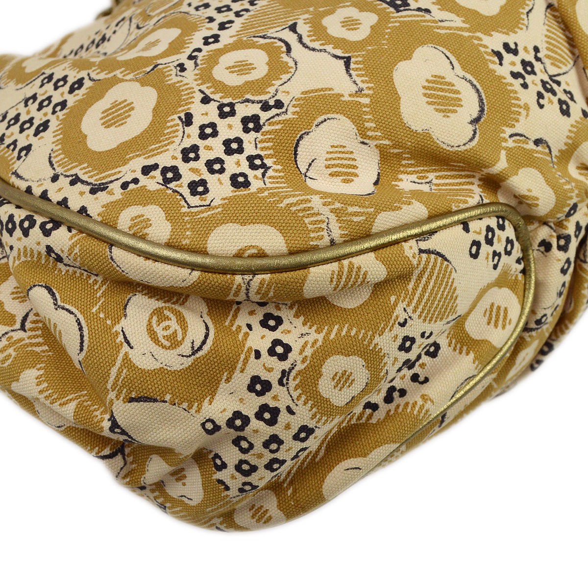 Luxury Chanel 2005-2006 Beige Canvas Camellia Handbag