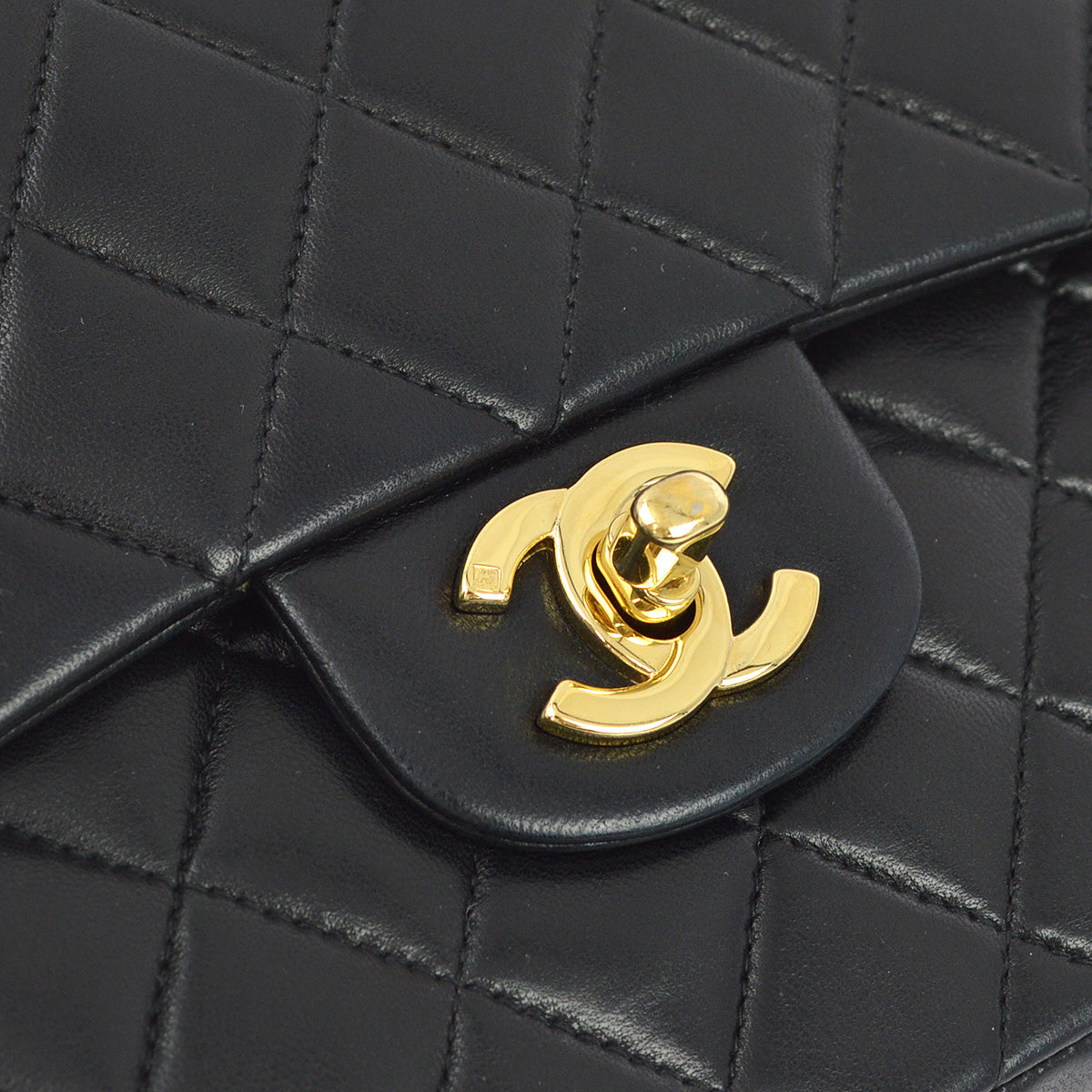 Luxury Chanel 2001-2003 Black Lambskin Small Classic Double Flap Shoulder Bag