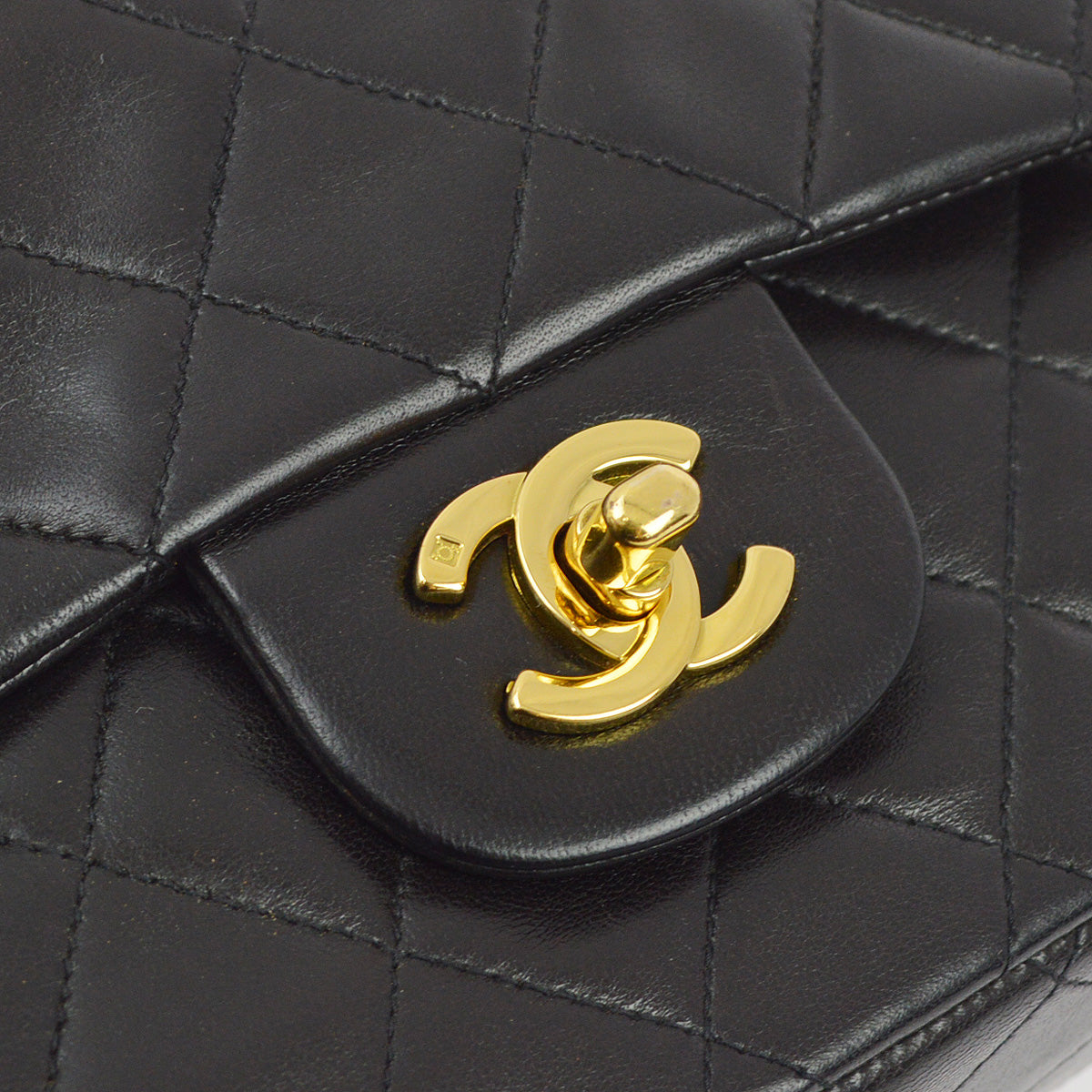 Luxury Chanel 1994-1996 Black Lambskin Medium Classic Double Flap Shoulder Bag