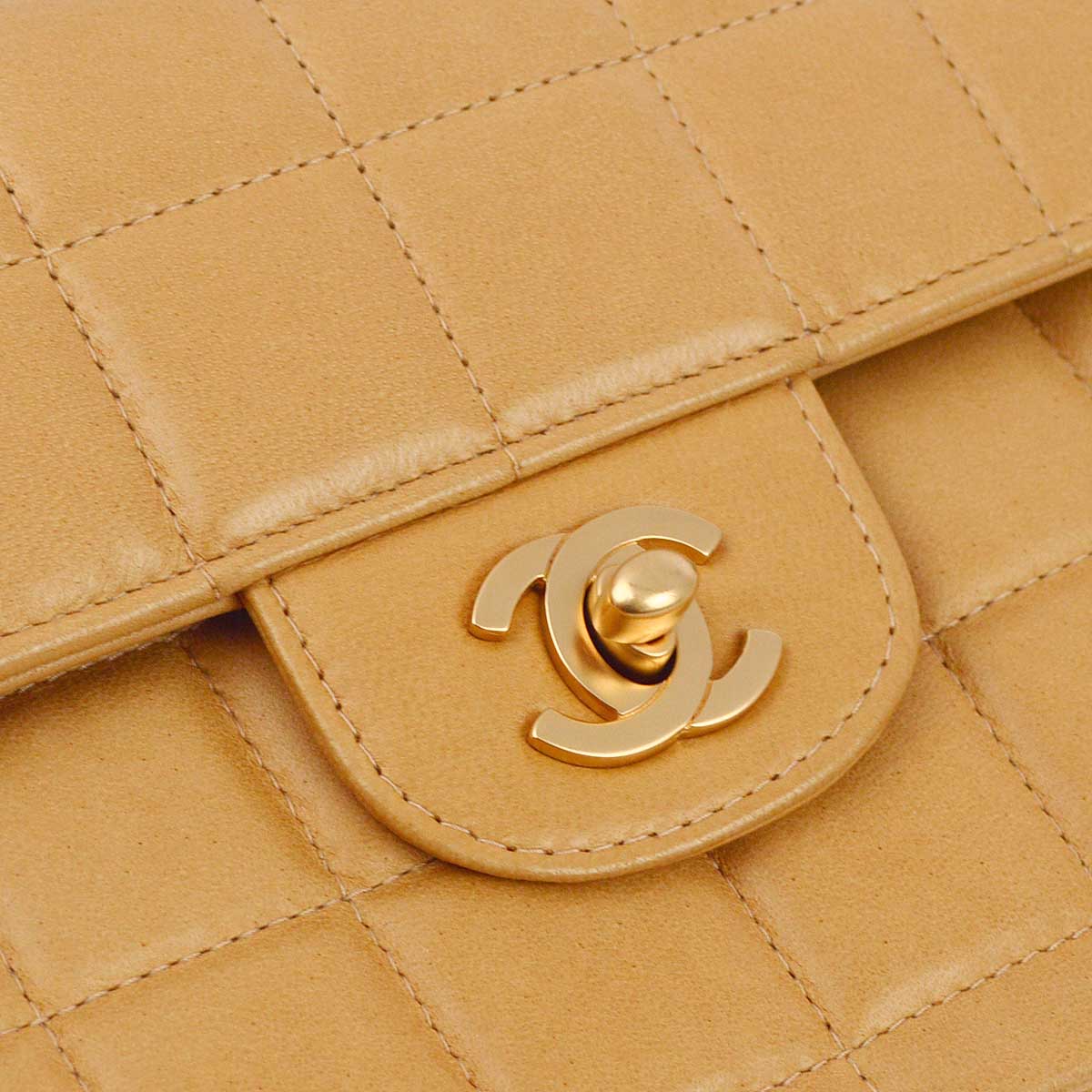 Luxury Chanel 2000-2001 Beige Lambskin East West Choco Bar Chain Shoulder Bag