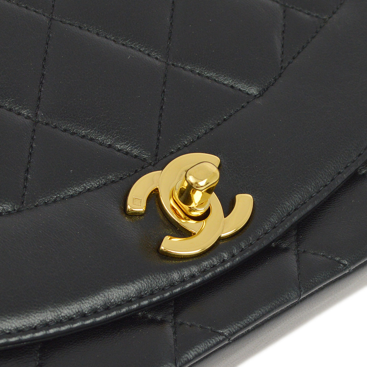 Luxury Chanel 1996-1997 Black Lambskin Small Diana Shoulder Bag