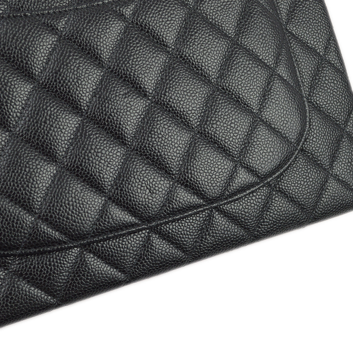 Luxury Chanel 2000-2001 Black Caviar Jumbo Classic Flap Shoulder Bag