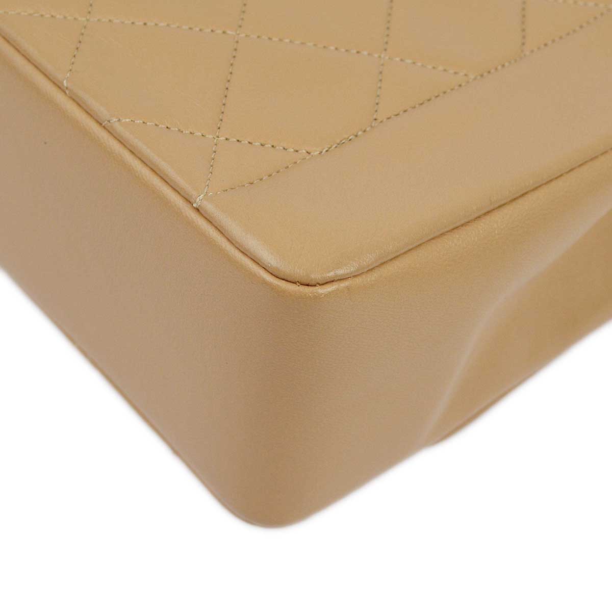 Luxury Chanel 1989-1991 Beige Lambskin Border Flap Shoulder Bag Medium