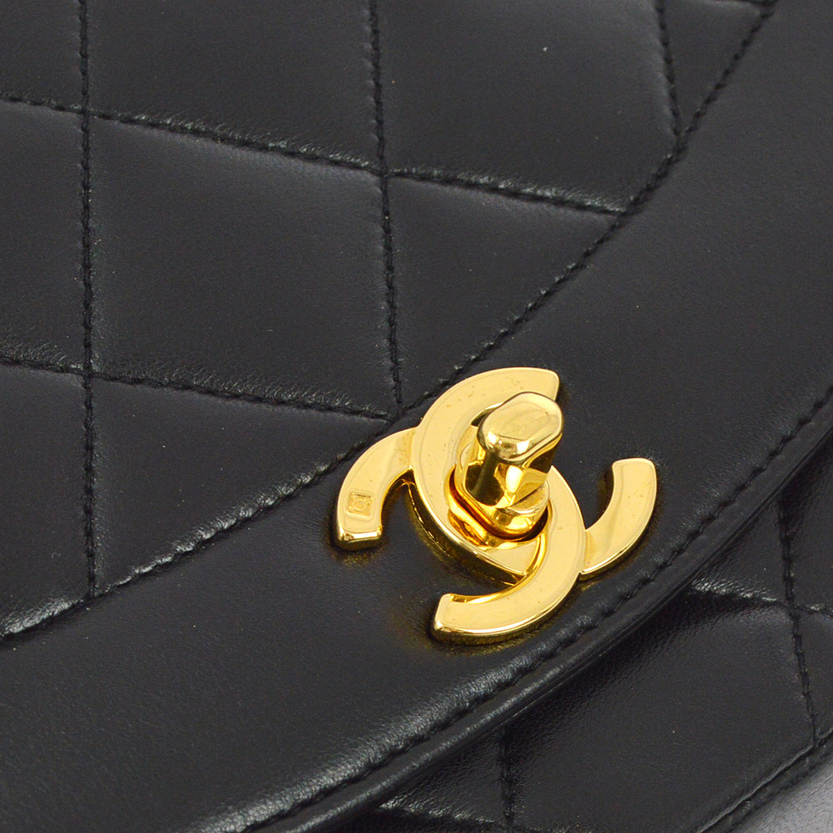 Luxury Chanel 1994-1996 Black Lambskin Small Diana Shoulder Bag