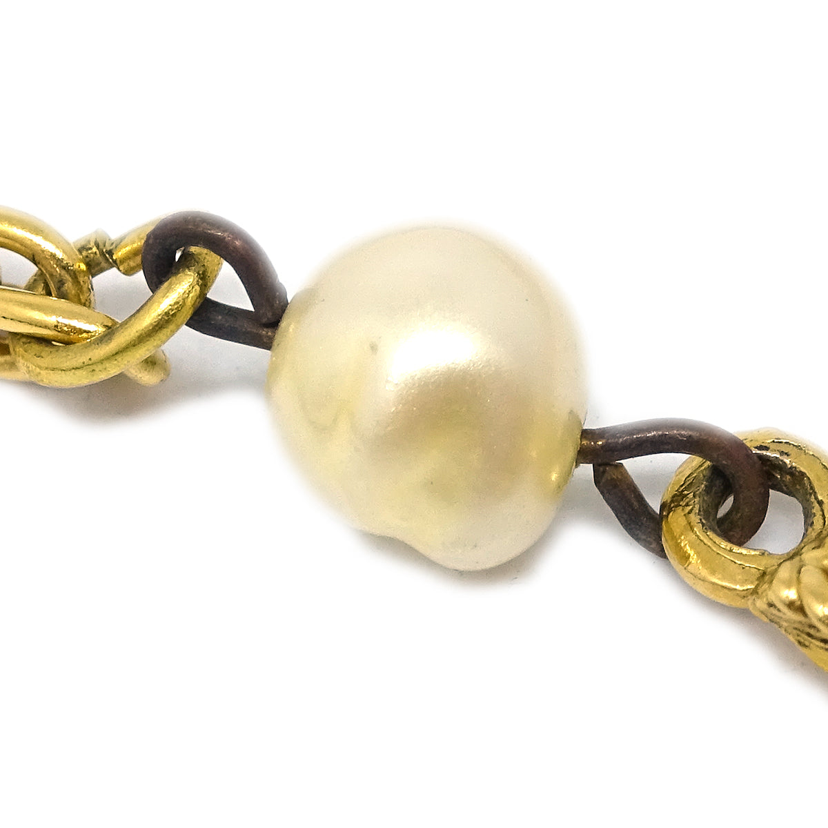 Luxury Chanel Gold CC Pendant Costume Pearl Necklace