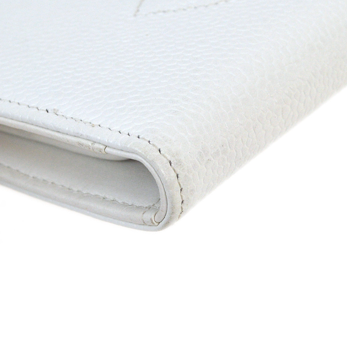Luxury Chanel 1997-1999 White Caviar Bifold Wallet