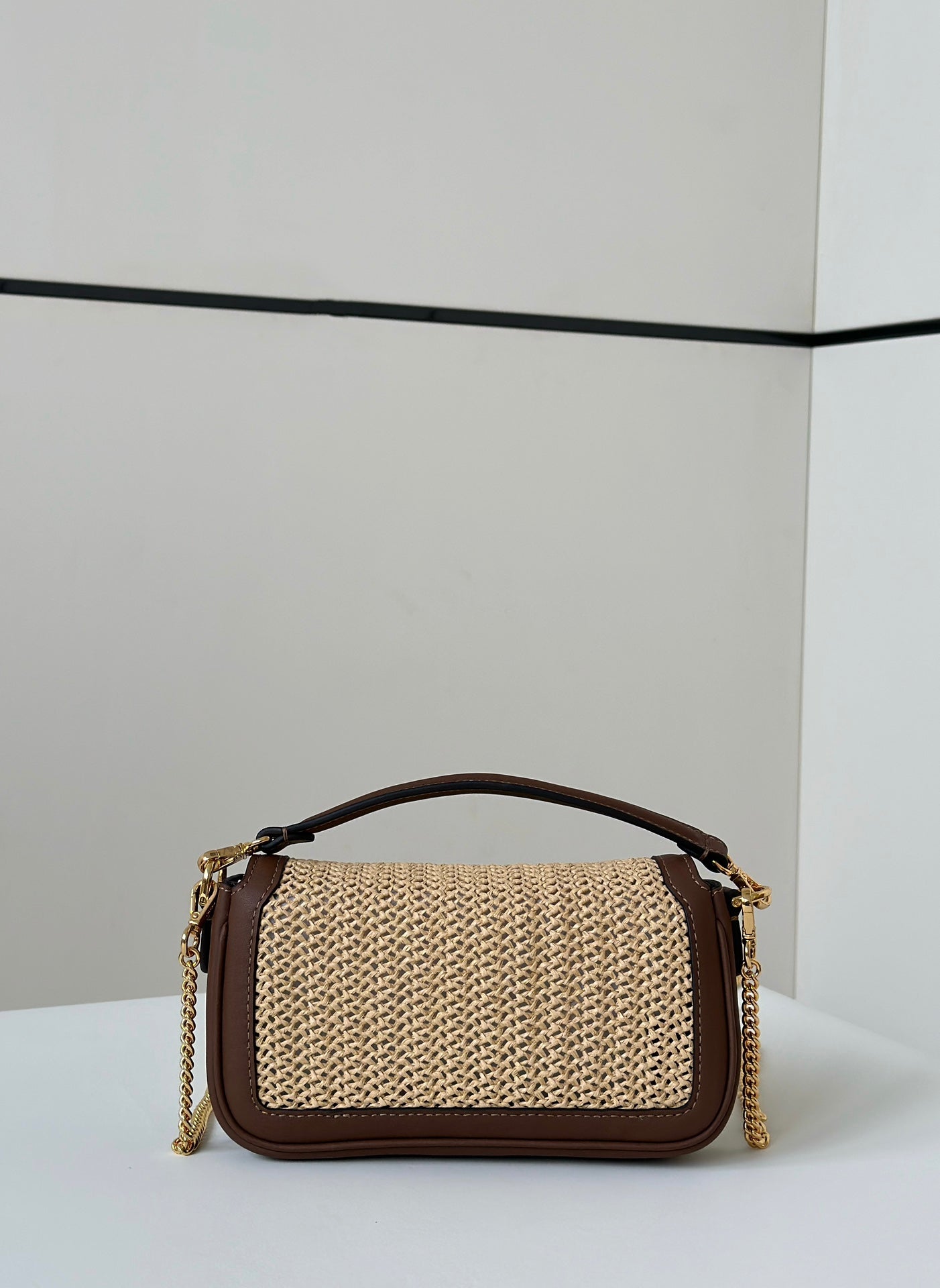 Luxury FendiLuxury FendiBAGUETTE 20 BAG IN BEIGE RAFFIA AND BROWN CALFSKIN WITH GOLD HARDWARE