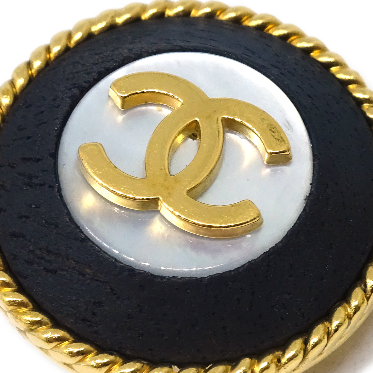Luxury Chanel Black Button Shell Earrings Clip-On 96P