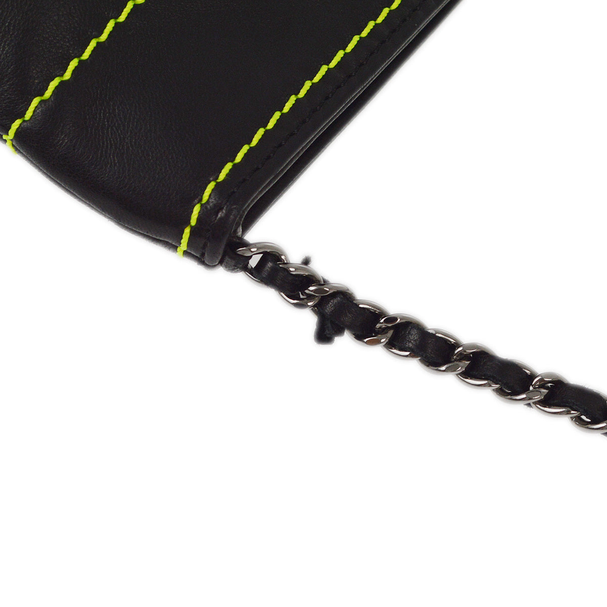 Luxury Chanel 2004-2005 Black Lambskin Chain Handbag