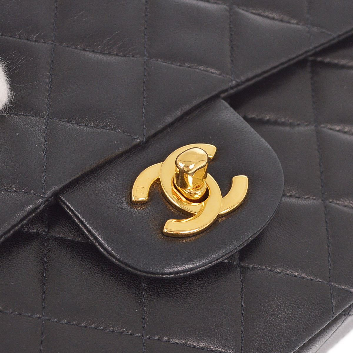 Luxury Chanel 1997-1999 Black Lambskin Medium Classic Double Flap Shoulder Bag