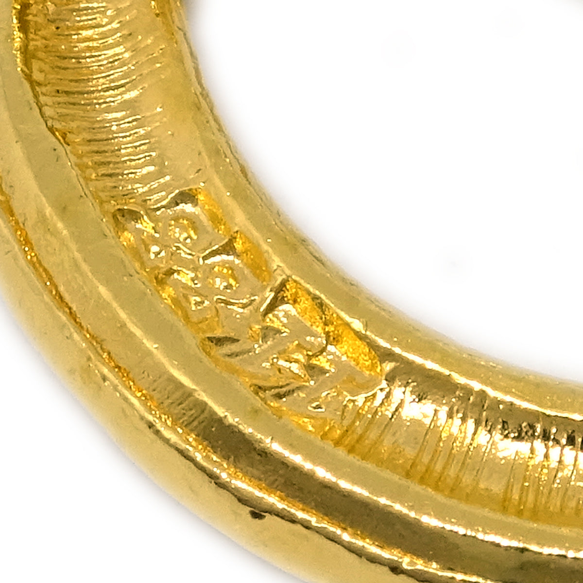 Luxury Chanel Plate Brooch Pin Gold 1133