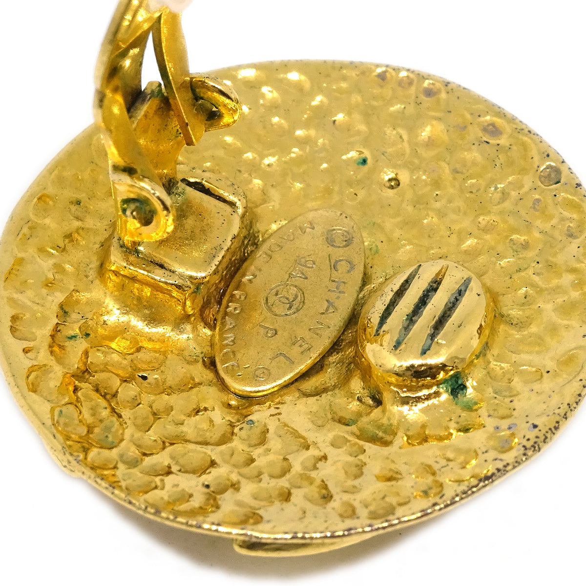 Luxury Chanel Button Earrings Clip-On Gold 94P