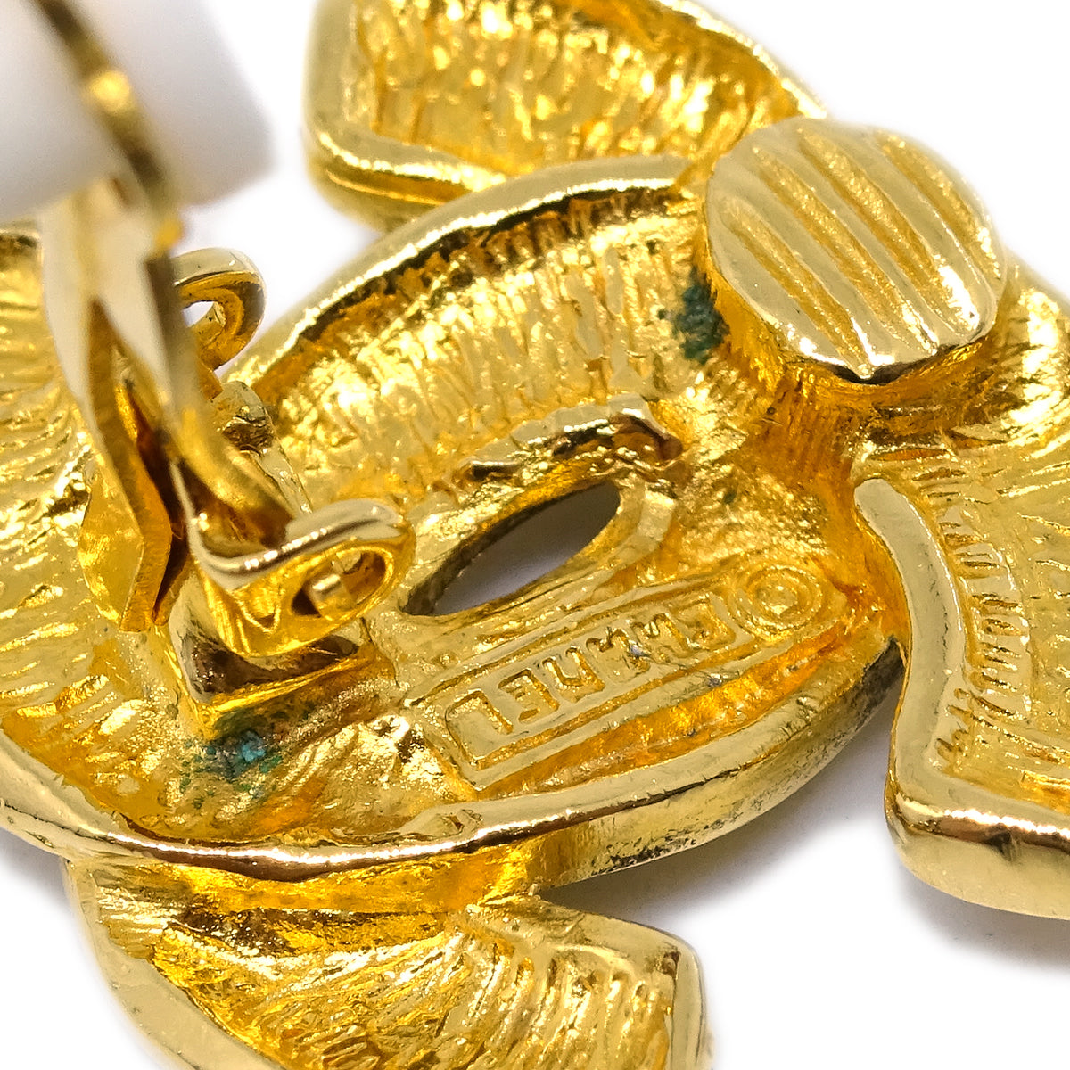 Luxury Chanel Gold CC Earrings Clip-On 2433