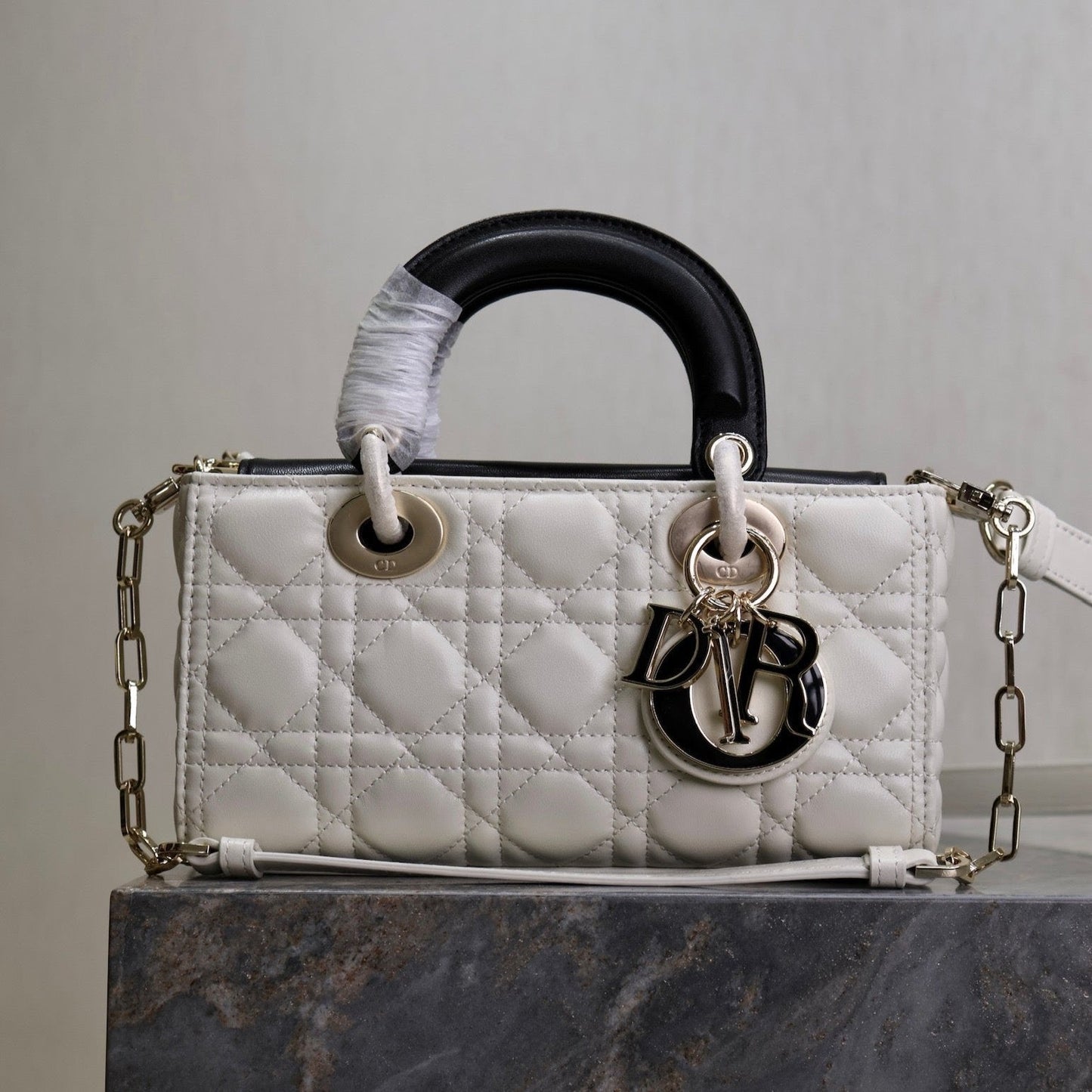 Luxury DiorLady D-Joy Bag 22 White Black Lambskin