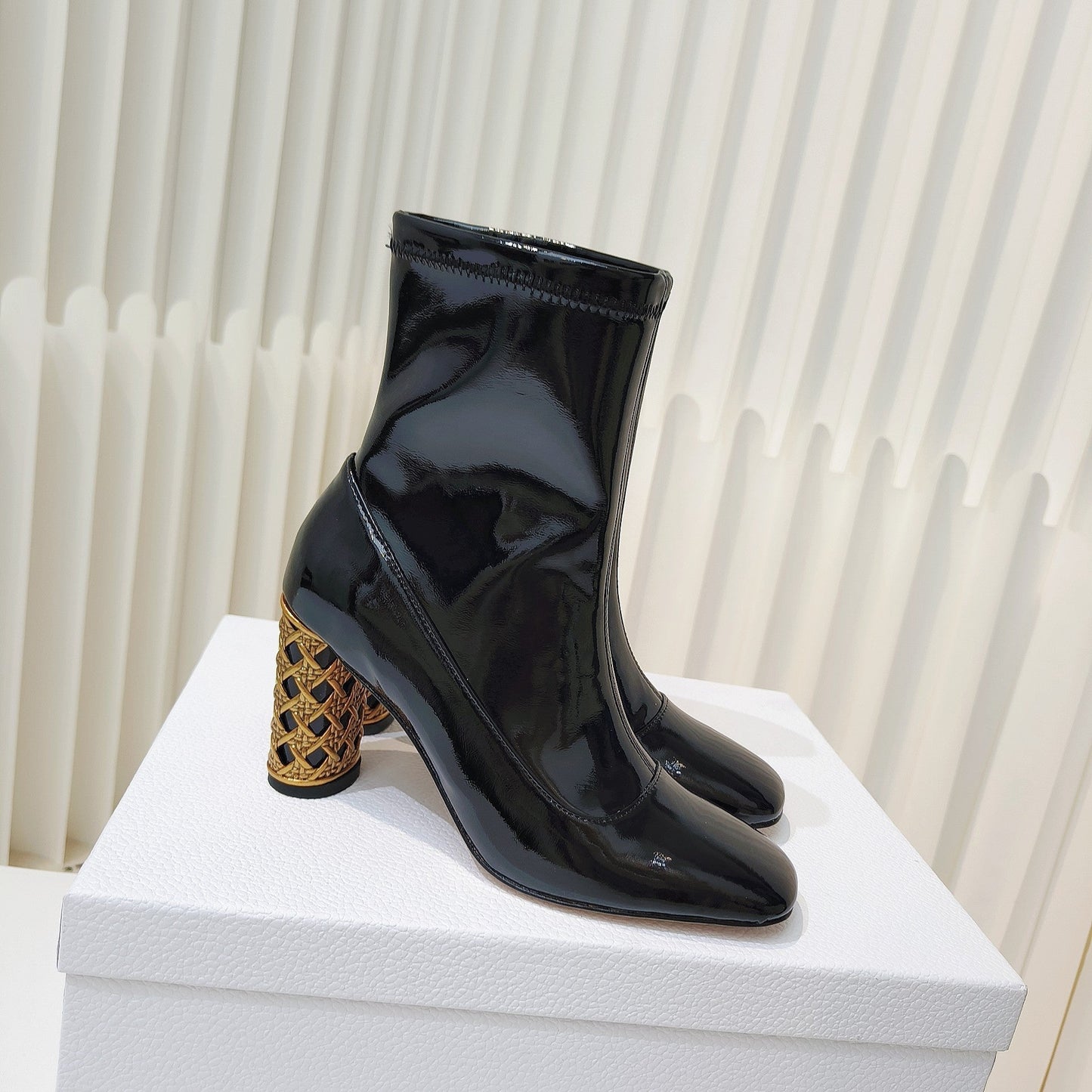 Luxury DiorIcon Heeled Ankle Boot 40mm In Glossy Black Cowhide 111376