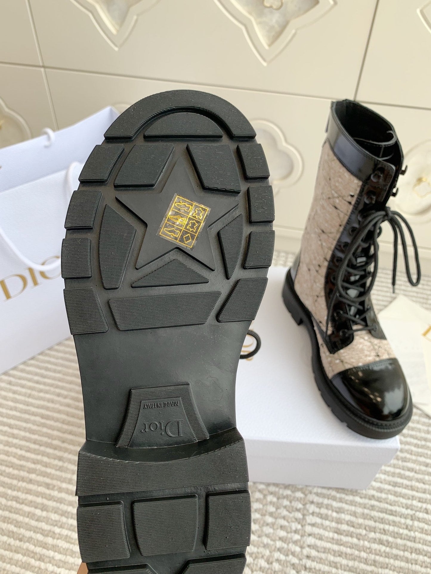 Luxury DiorD-Unit Ankle Boot In Beige Mix Black Tweed Fabric And Glossy Cowhide 105088