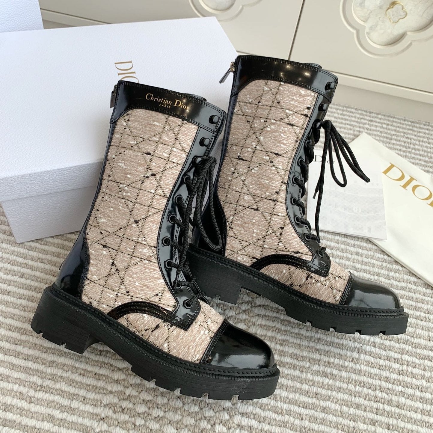 Luxury DiorD-Unit Ankle Boot In Beige Mix Black Tweed Fabric And Glossy Cowhide 105088