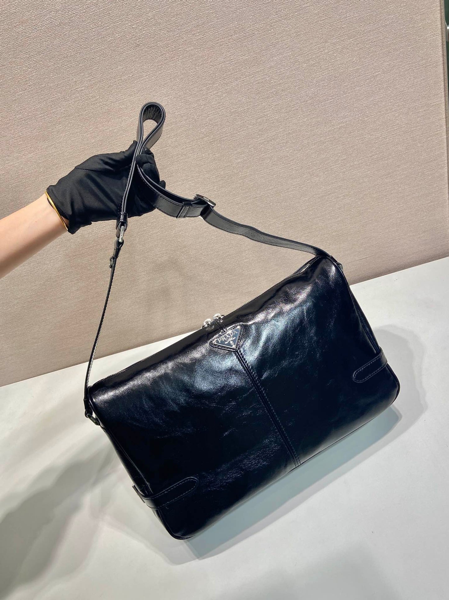 Luxury PradaHOBO BAG 35 IN BLACK OIL WAX LAMBSKIN SILVER LOGO