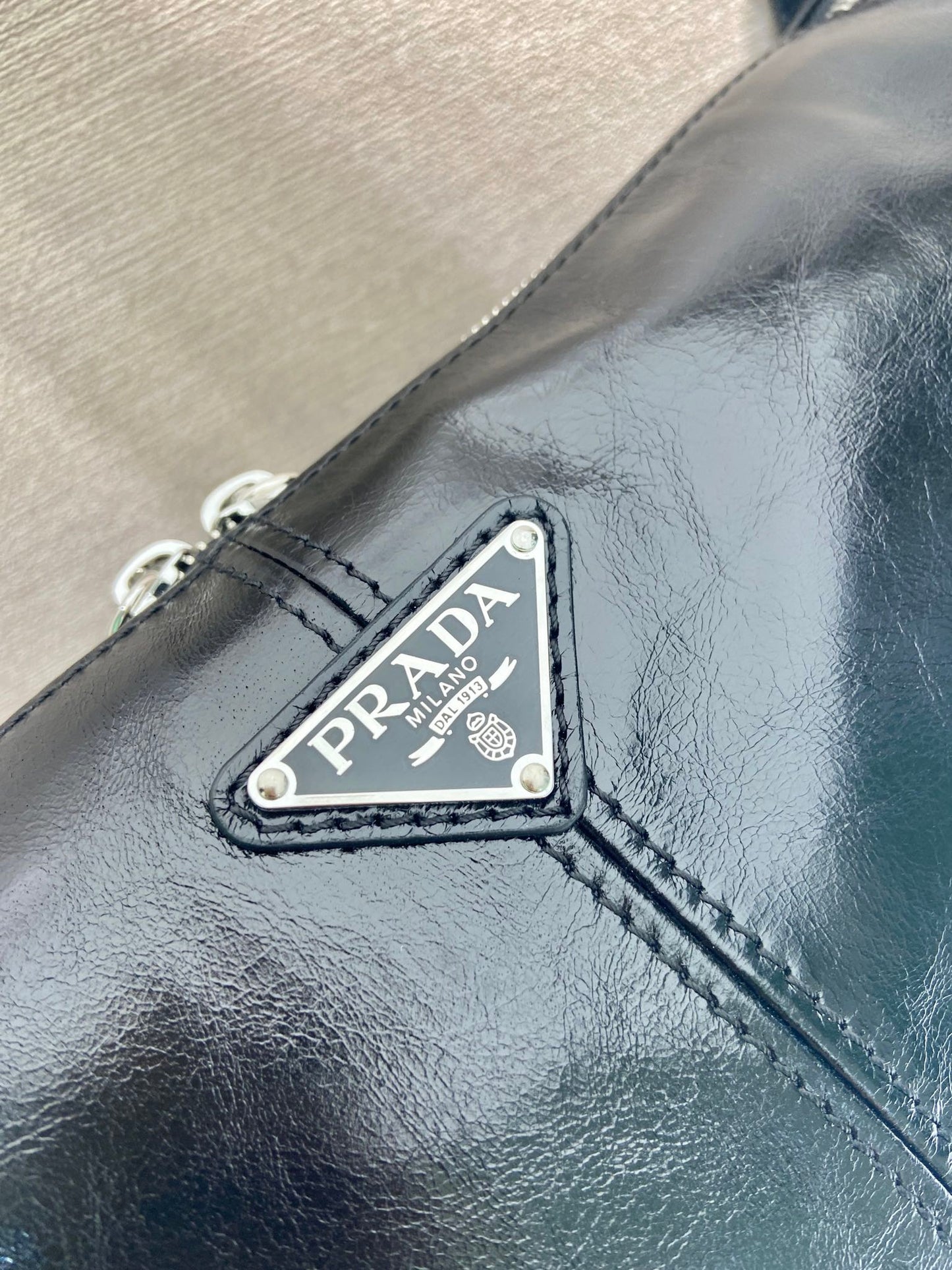 Luxury PradaHOBO BAG 35 IN BLACK OIL WAX LAMBSKIN SILVER LOGO