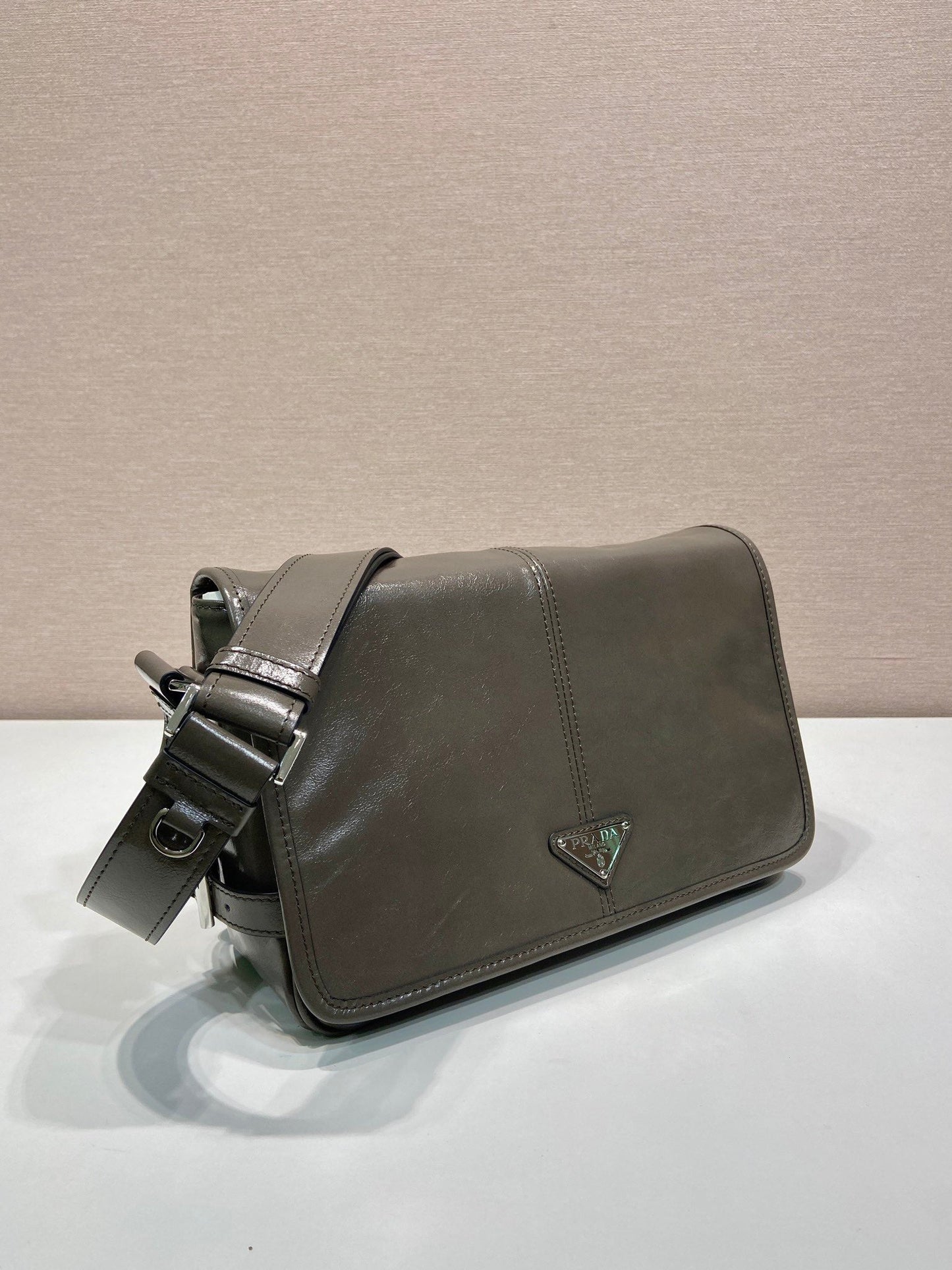 Luxury PradaMESSENGER BAG 30 IN TROUT GRAY SOFT AND SHINY CALFSKIN