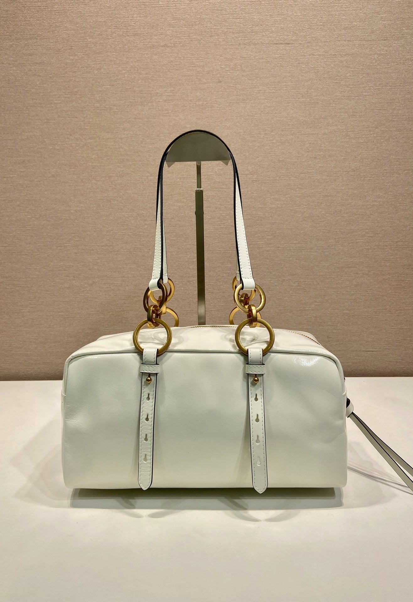 Luxury PradaLARGE RECTANGULAR BAG 30 IN WHITE OIL WAX LAMBSKIN GOLD HARDWARE