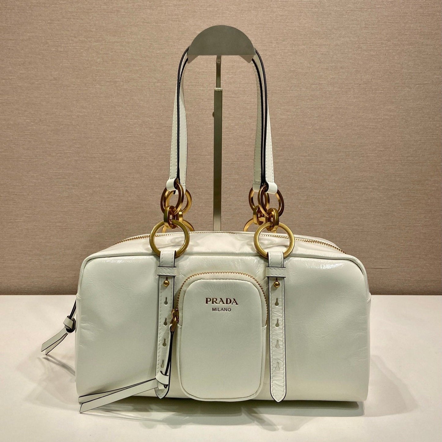 Luxury PradaLARGE RECTANGULAR BAG 30 IN WHITE OIL WAX LAMBSKIN GOLD HARDWARE