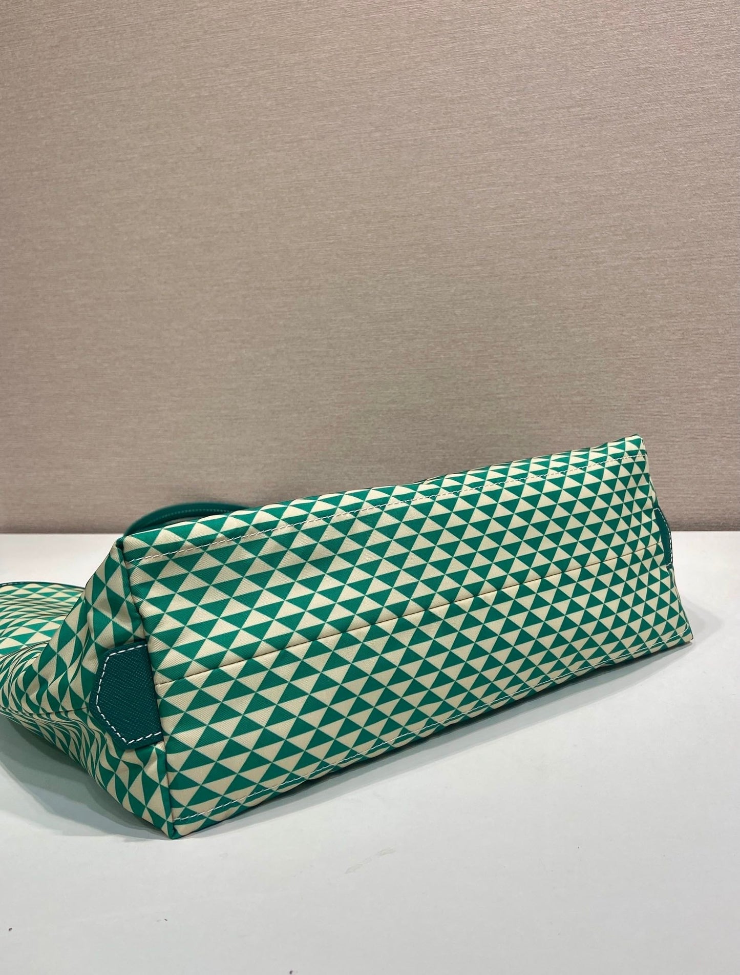 Luxury PradaTOTE BAG 33 IN FOREST GREEN MIX CREAM TRIANGLE PATTERN EMBROIDERED FABRIC