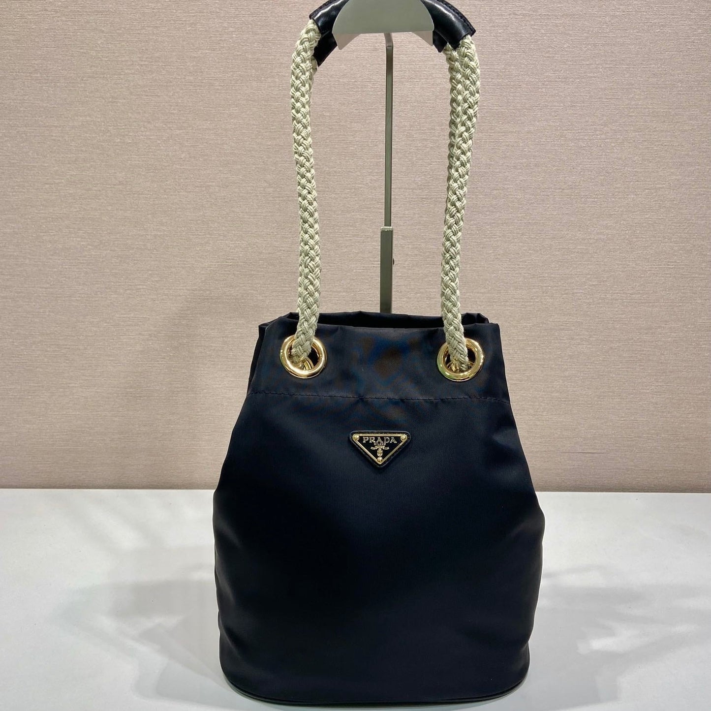 Luxury PradaBUCKET BAG 28 IN BLACK RE-NYLON GOLD LOGO